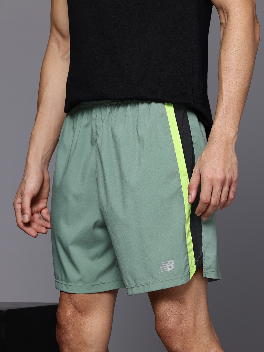 

New Balance Men Wicking Inner Accelerate 7 Inch Sports Shorts, Green