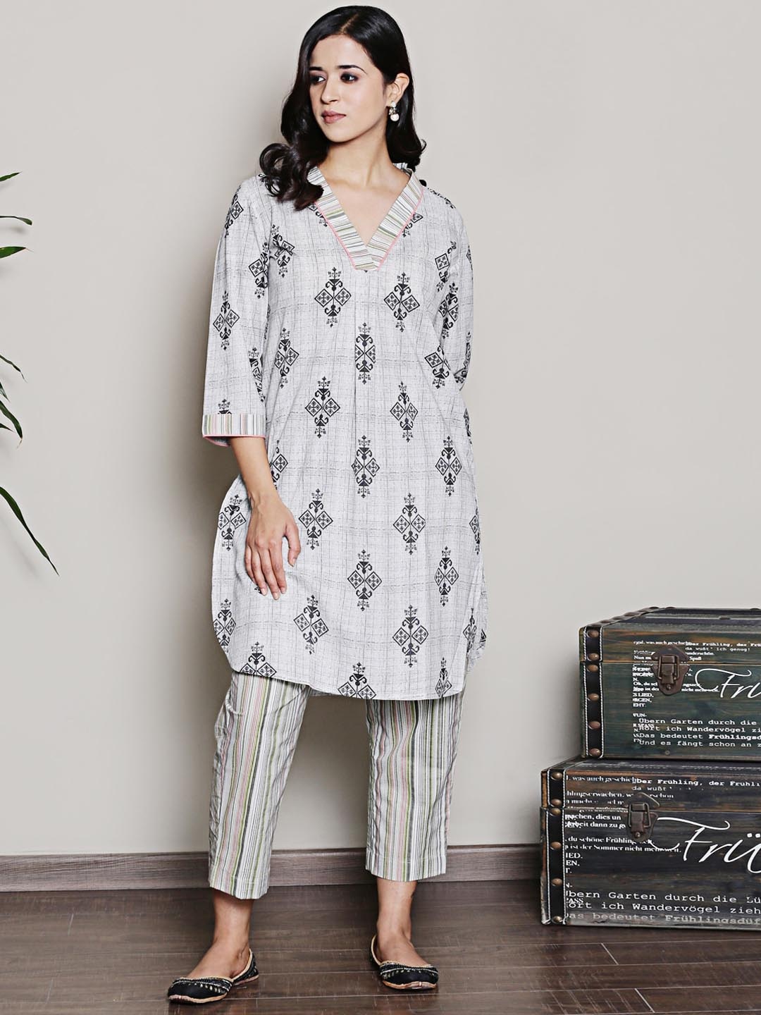 

Spring Soul Ethnic Motifs Printed Pure Cotton Straight Kurta With Trousers, Grey