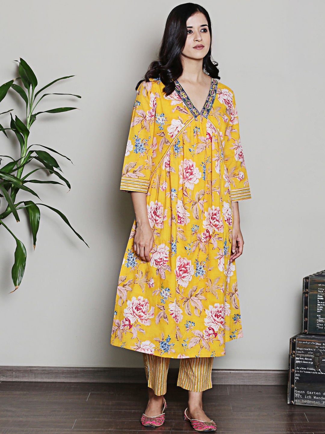 

Spring Soul Floral Printed Regular Pure Cotton Kurta with Trousers, Yellow