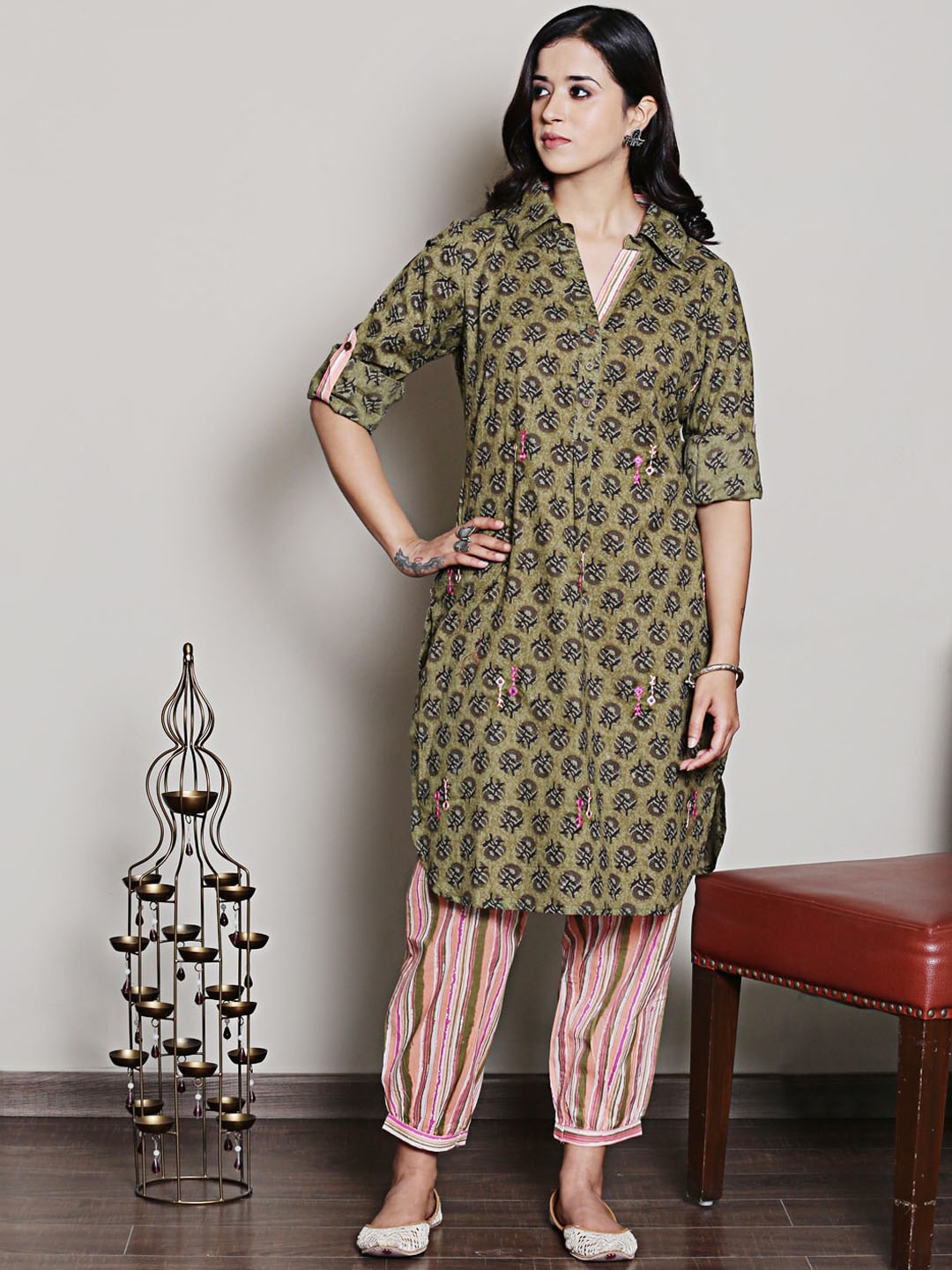 

Spring Soul Floral Printed Regular Pure Cotton Kurta with Harem Pants, Olive