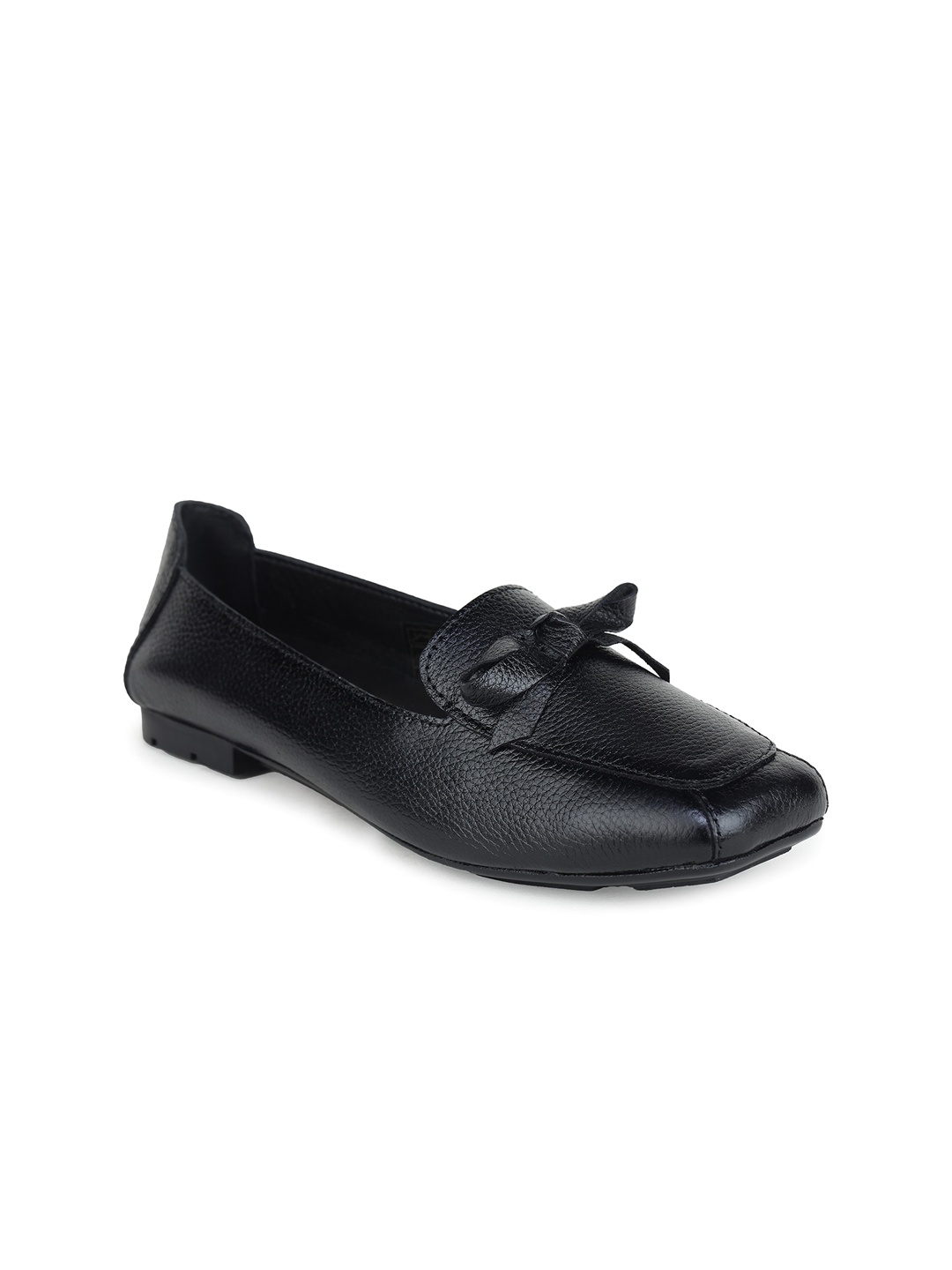 

Zoom Shoes Women Textured Bow Detailed Lightweight Leather Loafers, Black