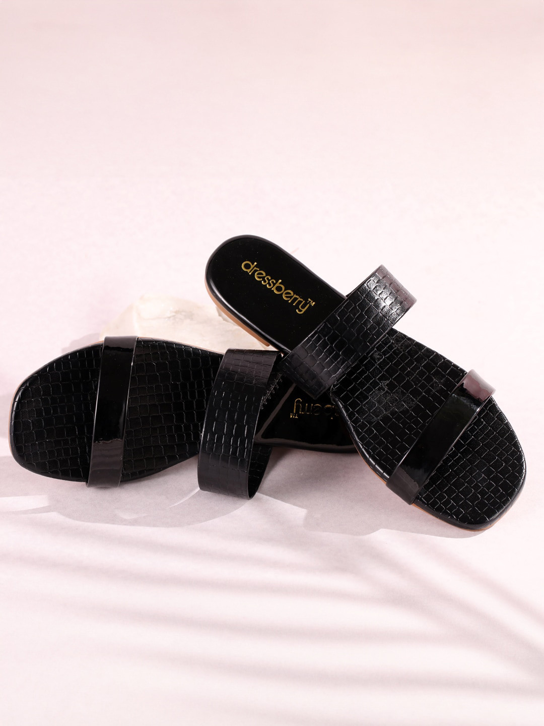 

DressBerry Black Textured One Toe Flats