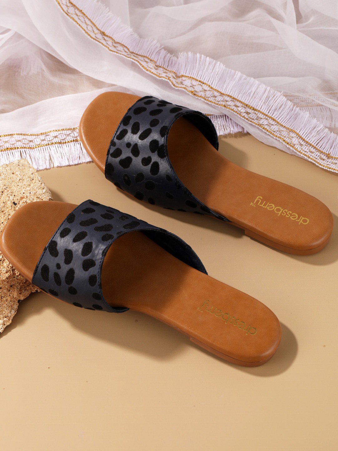 

DressBerry Blue Printed Open Toe Flats
