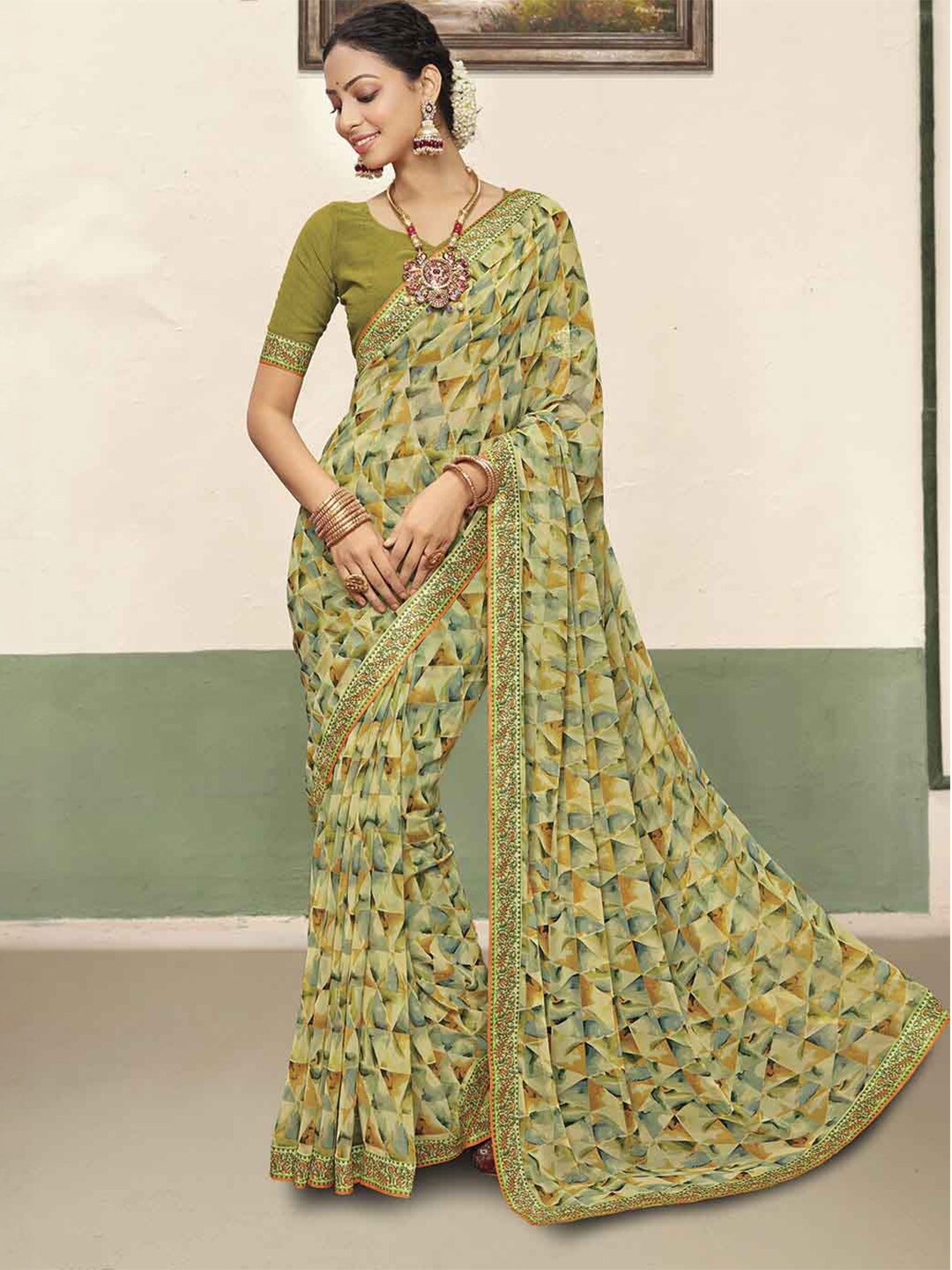 

Ishin Poly Georgette Geometric printed Saree, Green