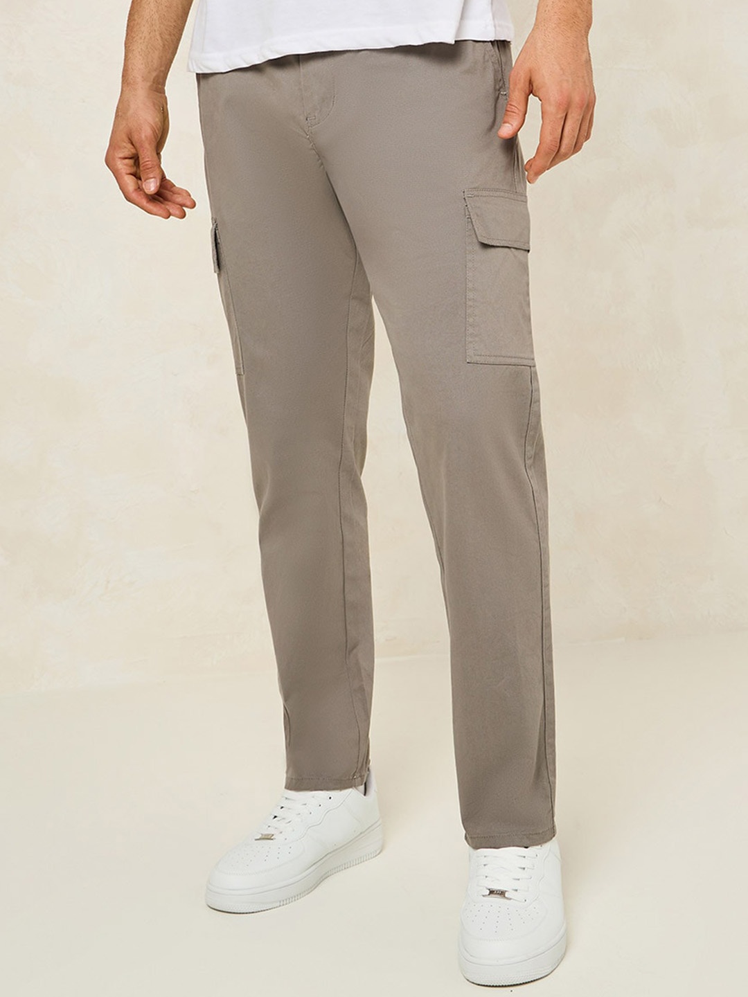 

Styli Men Cargo Slim Fit Cotton Stretch Chinos, Grey