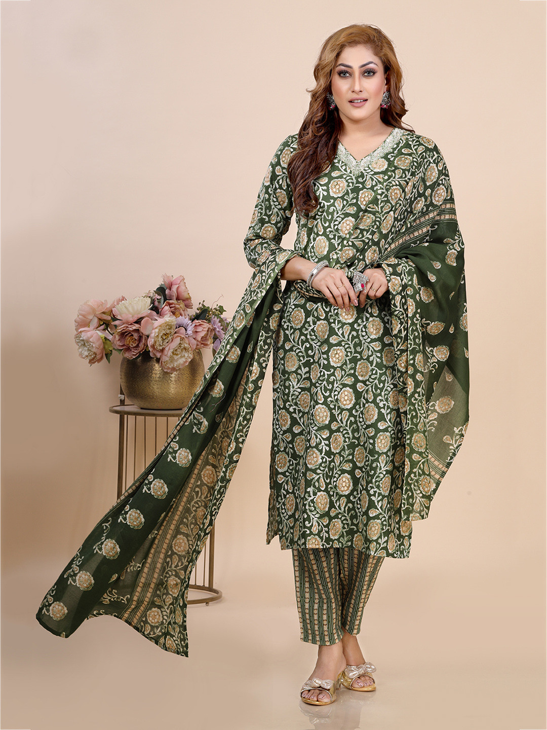 

Amchoor Floral Printed Straight Kurta With Trousers & Dupatta, Green