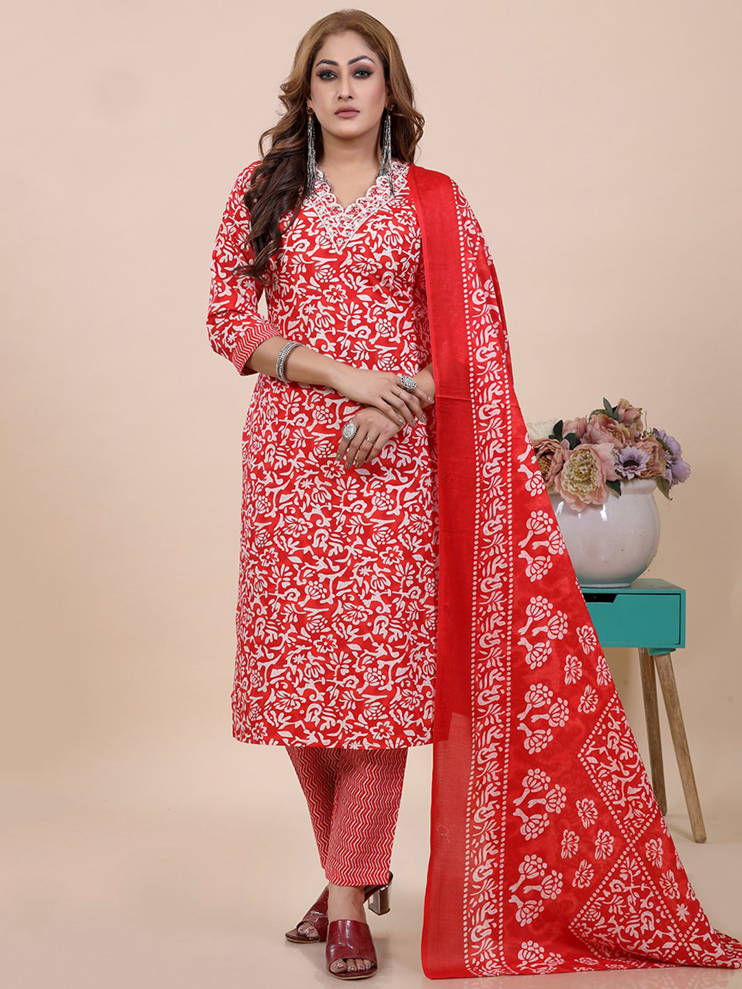 

Amchoor Floral Printed V-Neck Thread Work Kurta with Trouser & Dupatta, Red