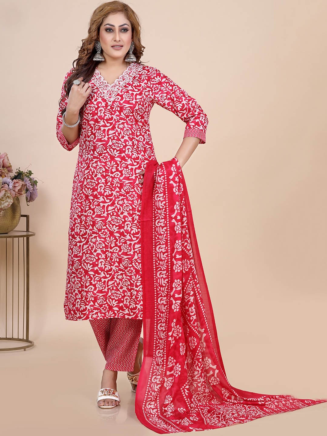 

Amchoor Floral Printed Thread Work V-Neck Kurta with Trouser & Dupatta, Magenta