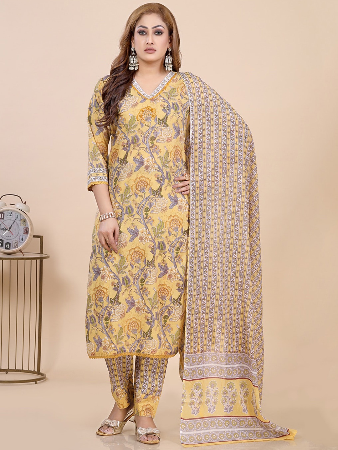 

Amchoor Floral Printed Straight Kurta with Trousers & Dupatta, Yellow