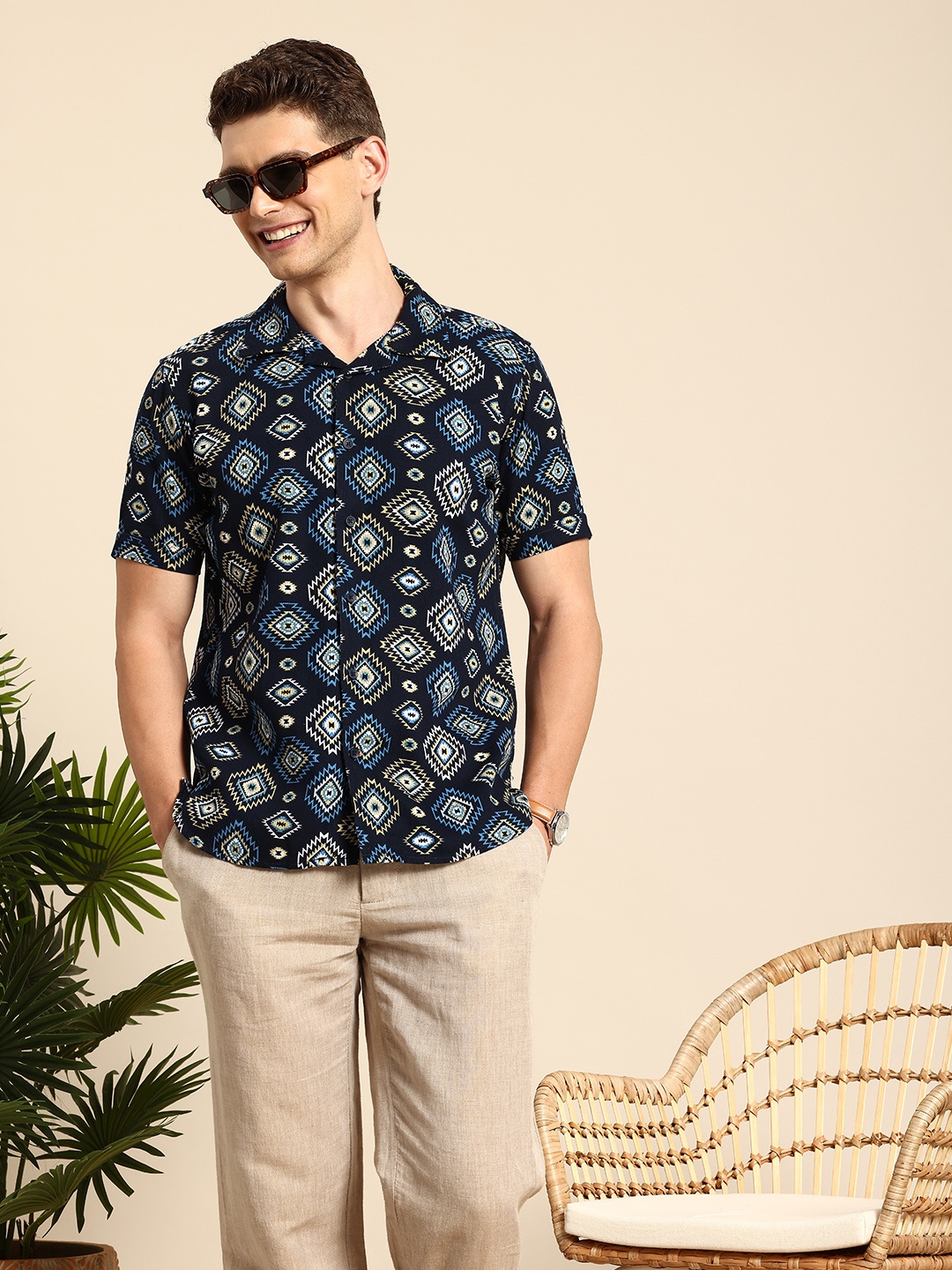 

Mast & Harbour Men Slim Fit Printed Cuban Collar Corduroy Casual Shirt, Navy blue