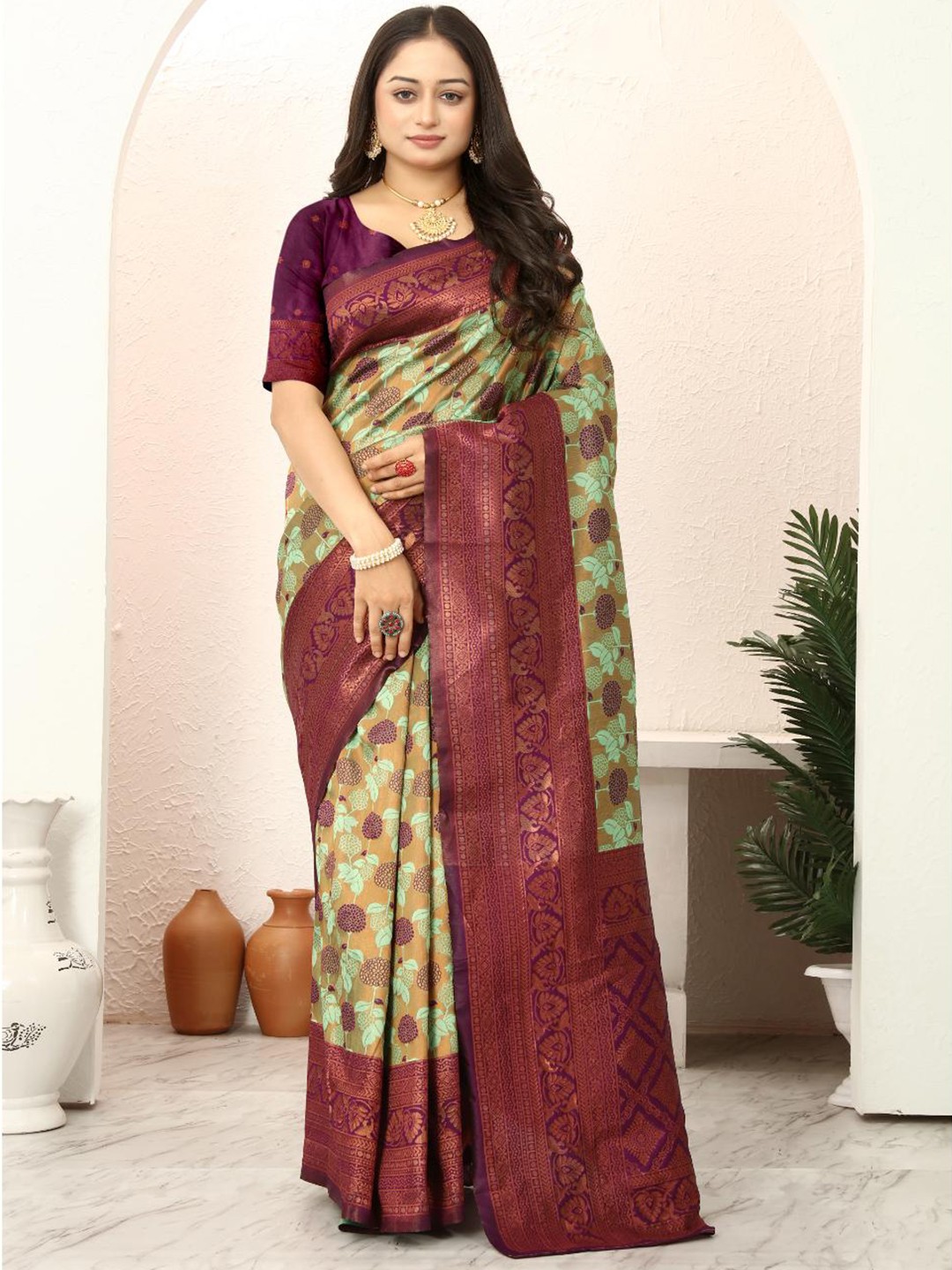 

SM TRENDZ Woven Design Zari Banarasi Saree, Purple
