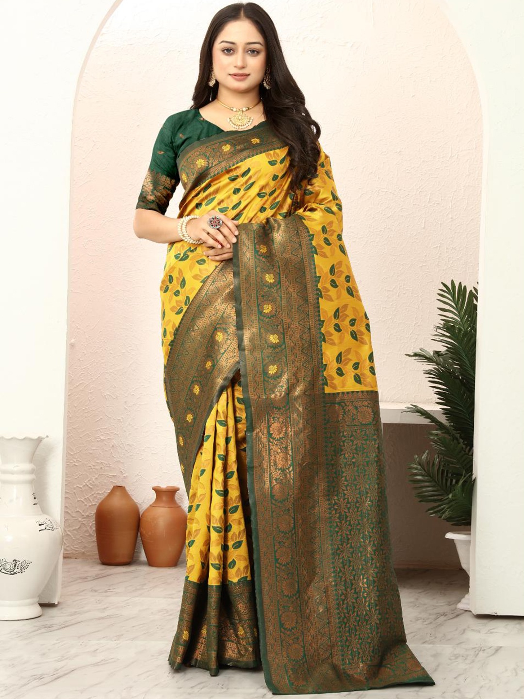 

SM TRENDZ Woven Design Zari Silk Cotton Paithani Saree, Yellow
