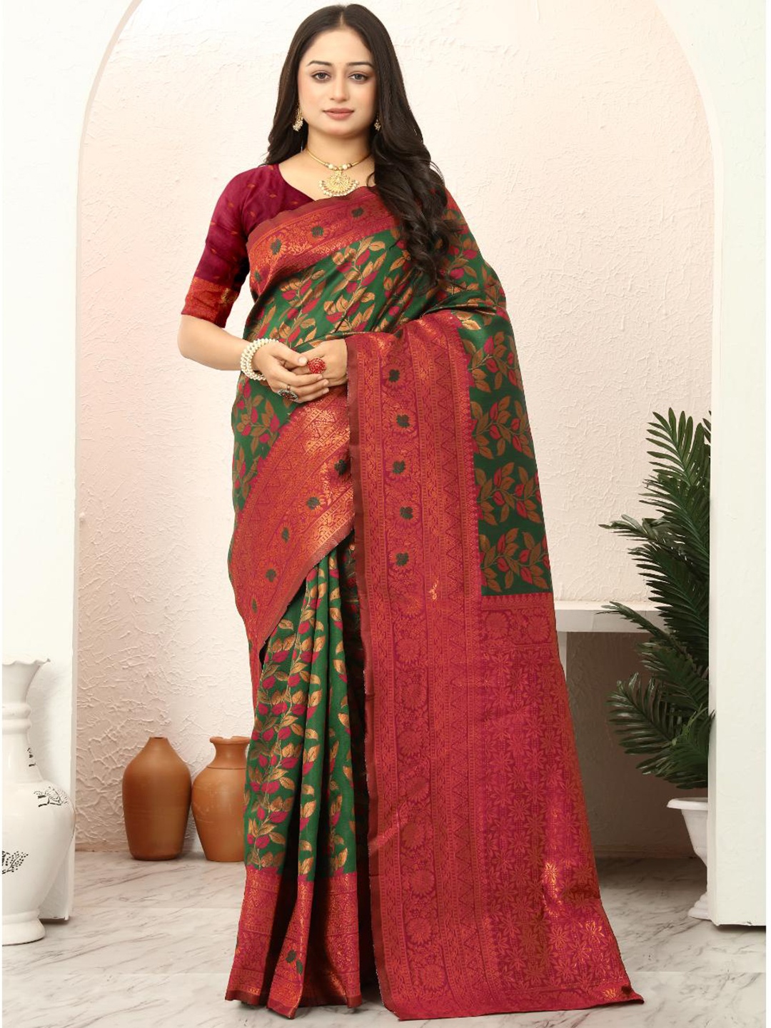 

SM TRENDZ Woven Design Zari Cotton Silk Paithani Saree, Green