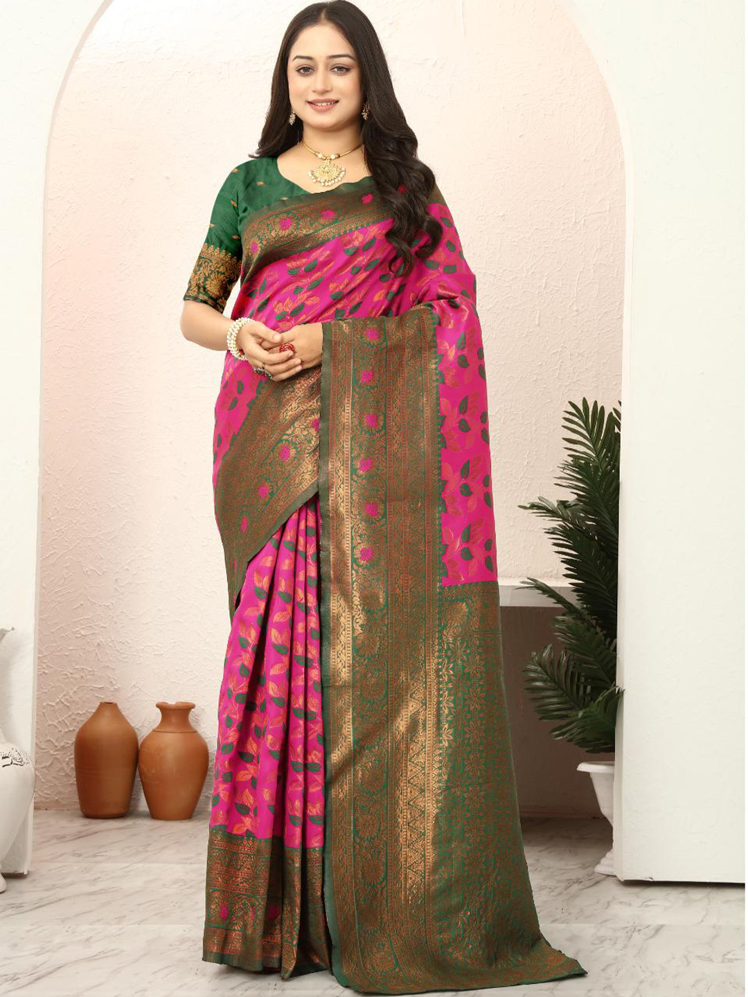 

SM TRENDZ Floral Zari Silk Cotton Paithani Saree, Pink