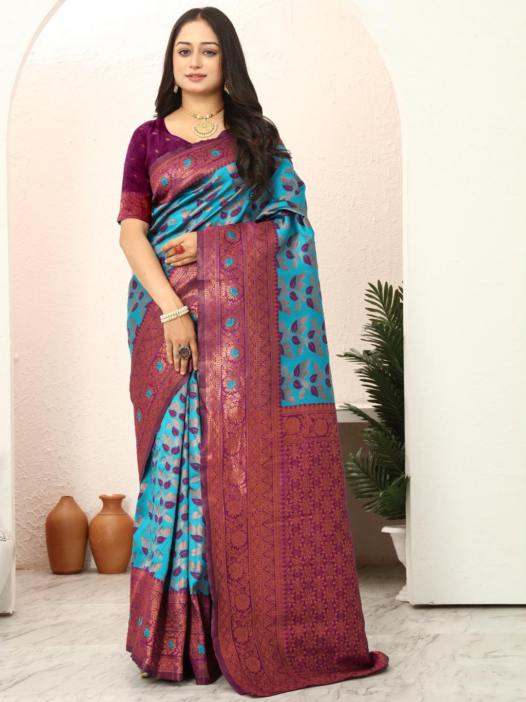 

SM TRENDZ Floral Zari Silk Cotton Paithani Saree, Blue