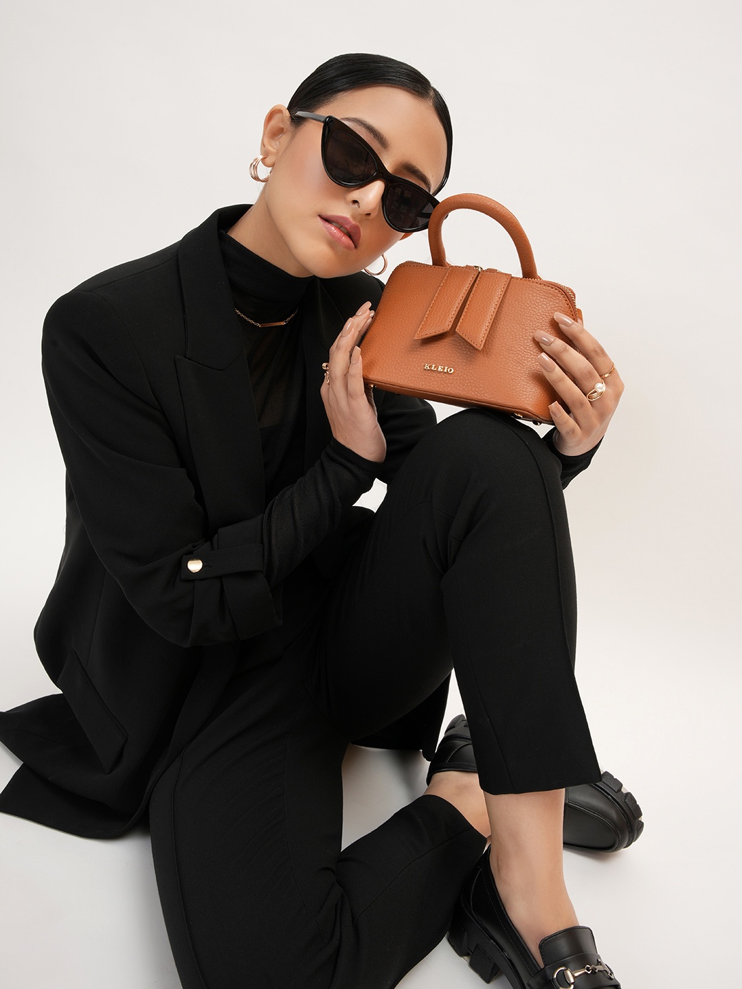 

KLEIO Structured Handheld Bag, Brown