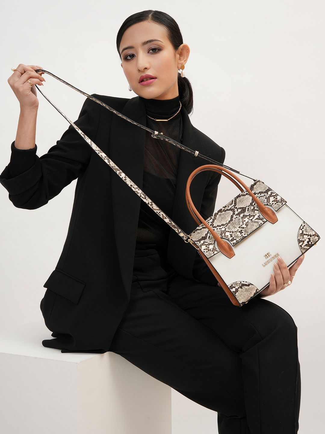 

KLEIO Animal Printed Structured Handheld Bag, White
