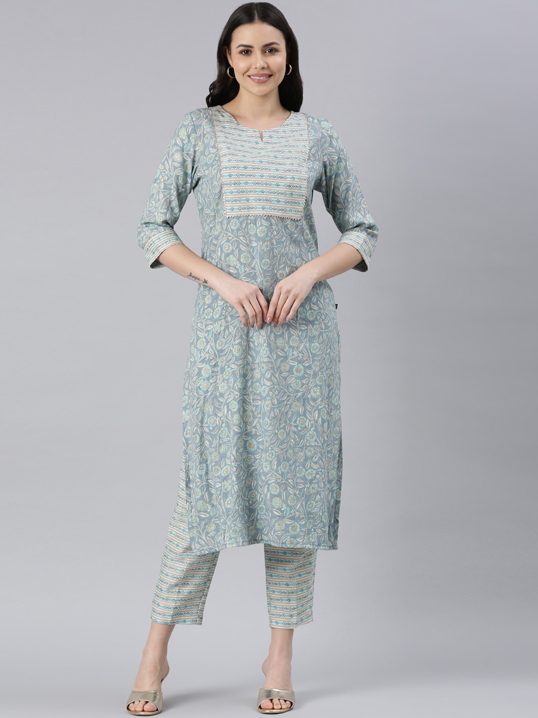 

Samhitas Ethnic Motifs Printed Regular Gotta Patti Kurta with Trousers, Blue