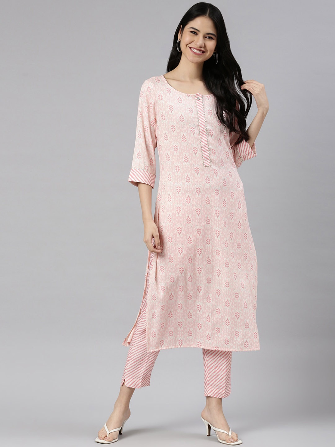 

Samhitas Round Neck Ethnic Motifs Printed Regular Straight Kurta with Trousers, Pink