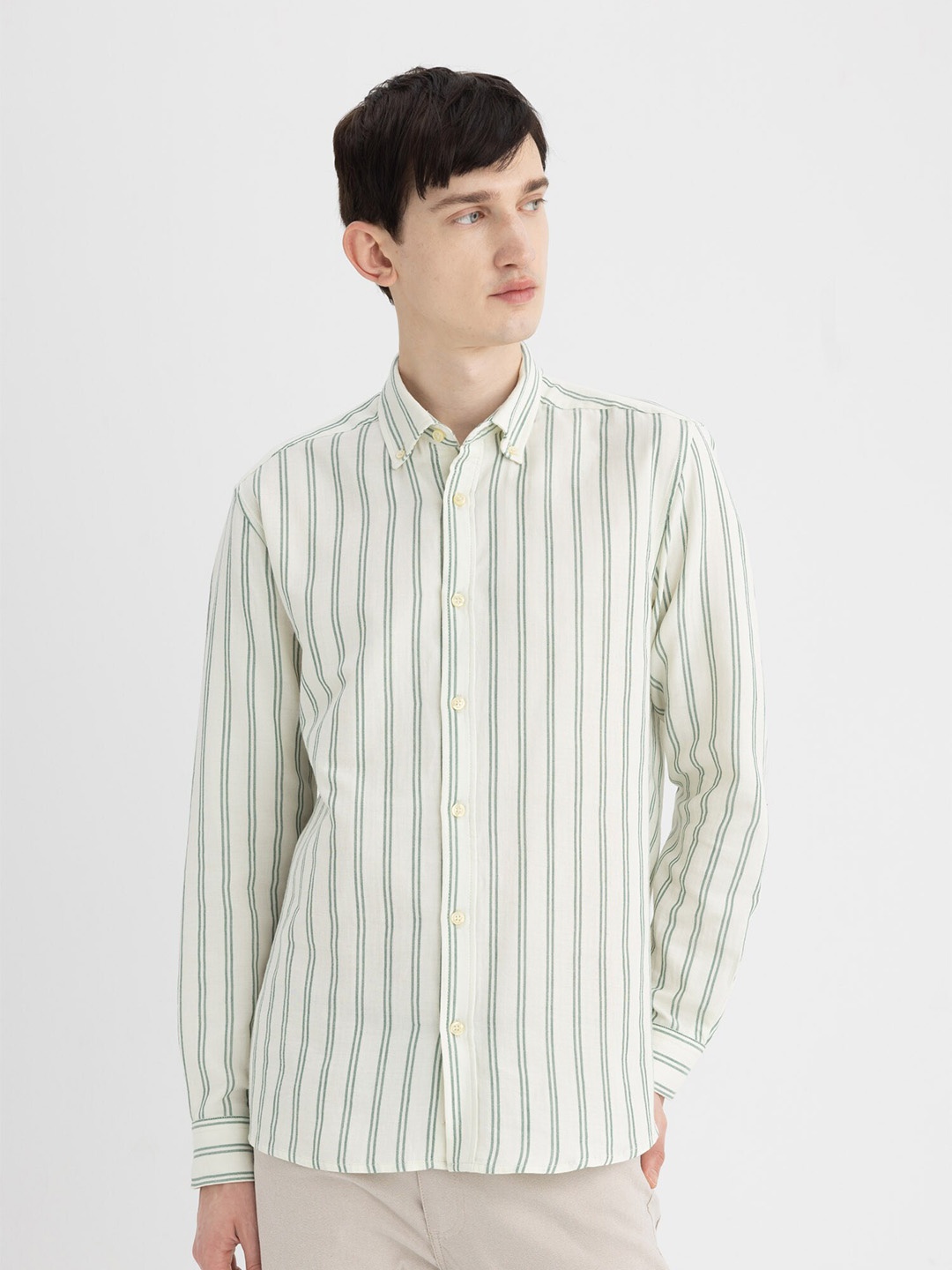 

DeFacto Men Opaque Striped Casual Shirt, Na