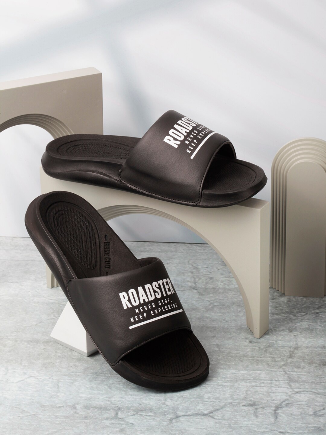 

The Roadster Lifestyle Co. Men Black Printed Sliders