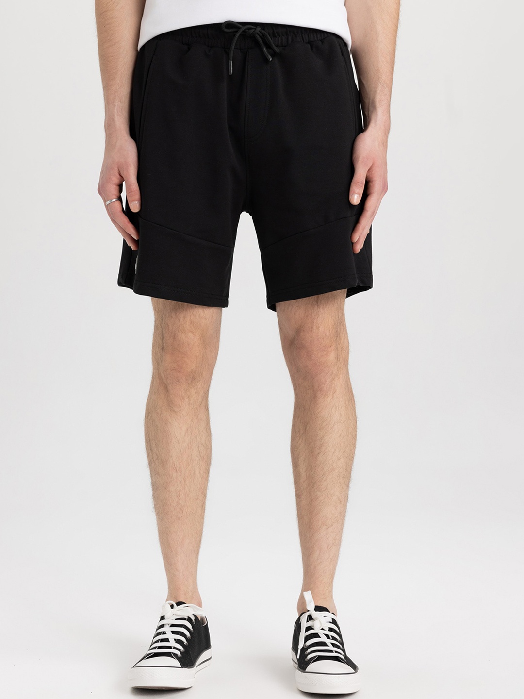 

DeFacto Men Mid Rise Regular Shorts, Na