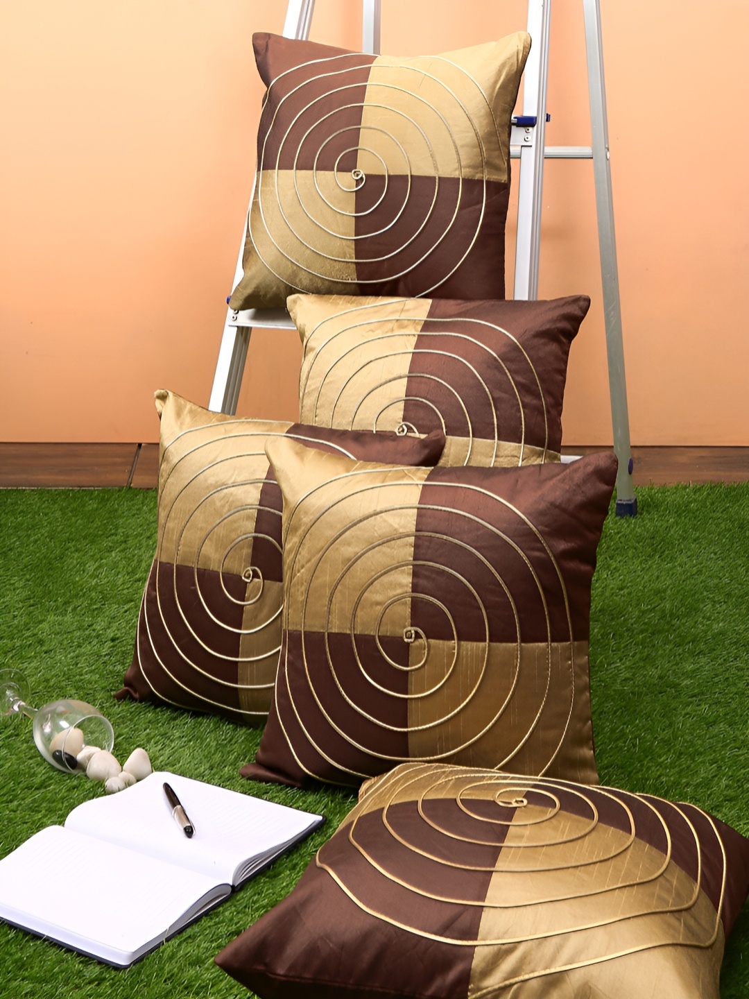 

Aura Gold-Toned & Brown 5 Pieces Geometric Square Cushion Covers