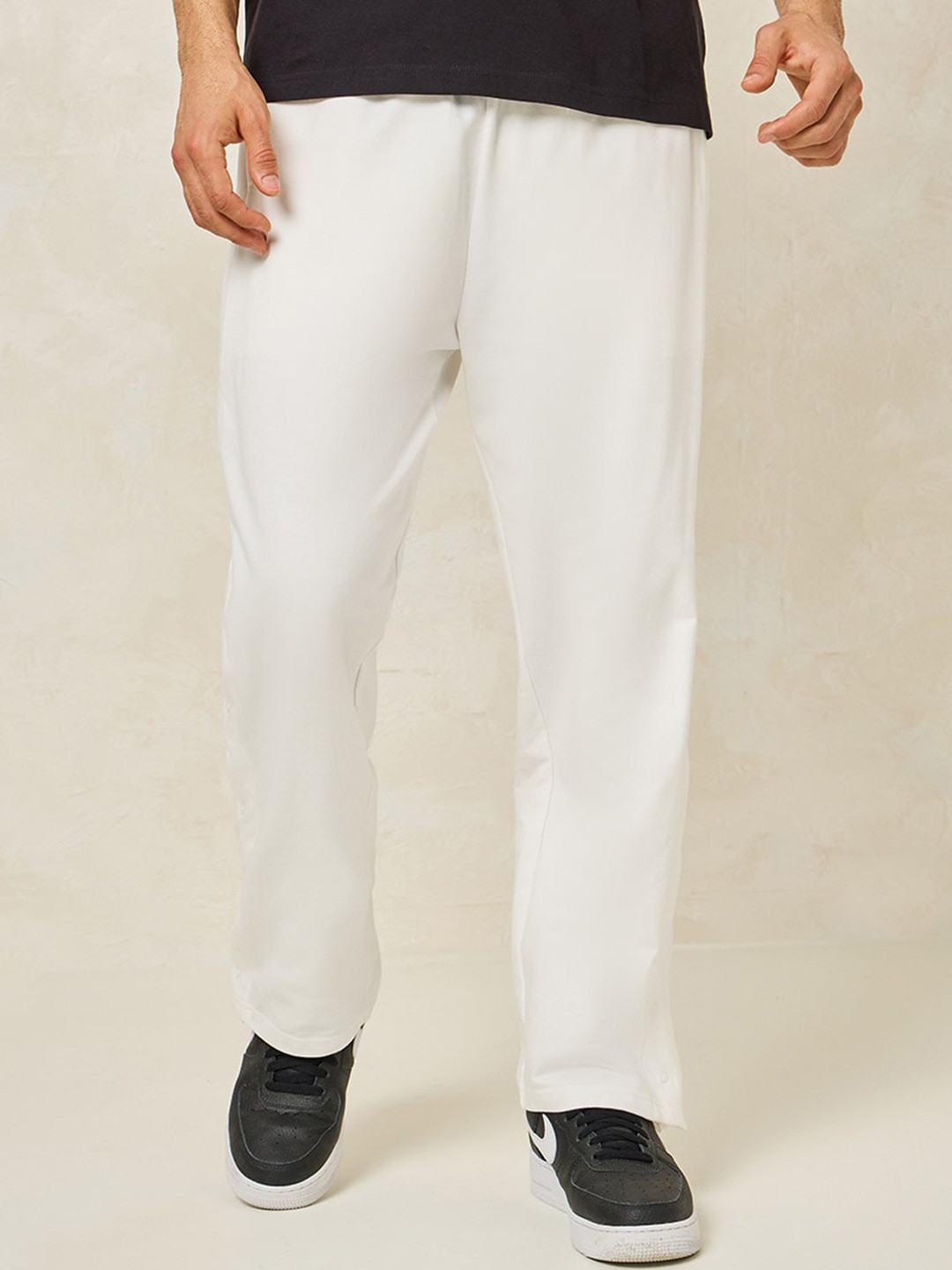 

Men Men Oversized Popper-Button Straight Leg Joggers, Cream