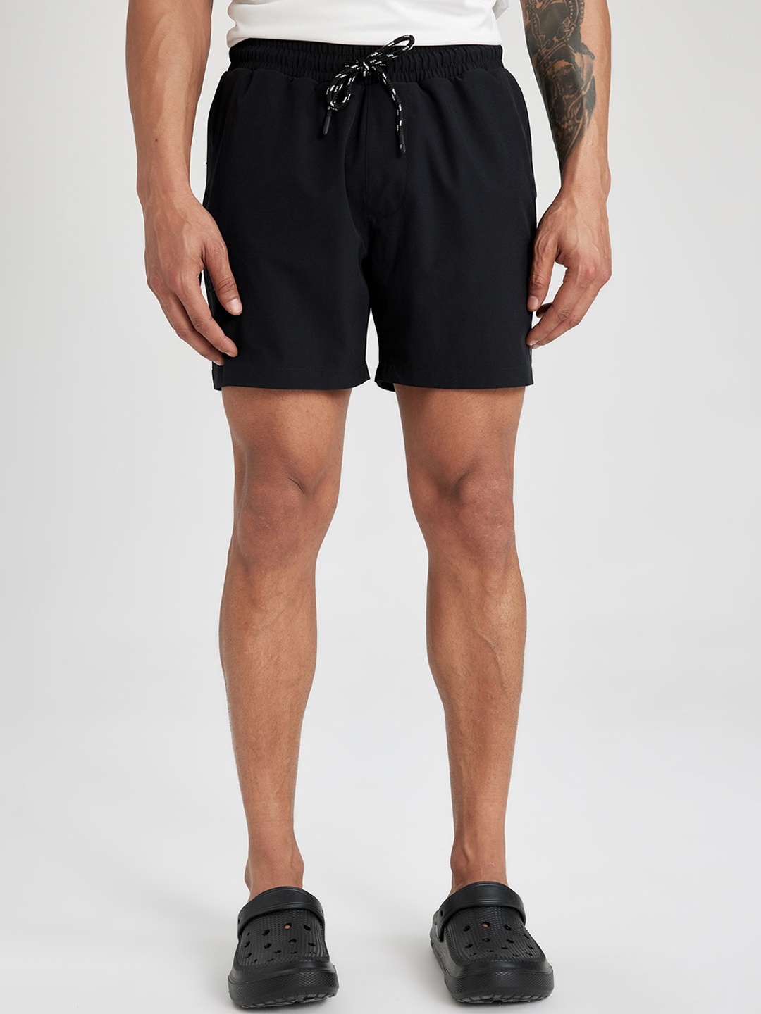 

DeFacto Men Mid-Rise Shorts, Black