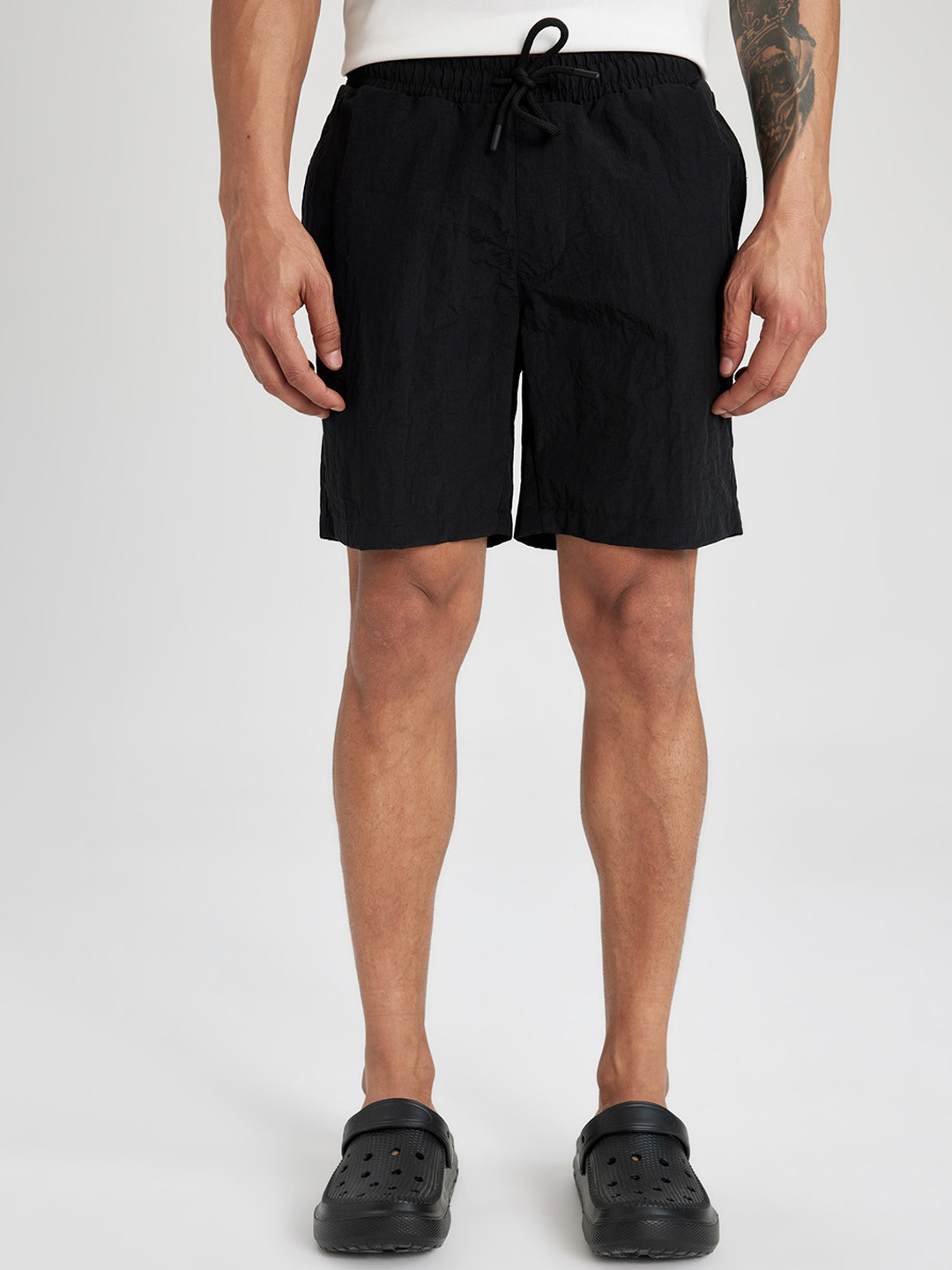 

DeFacto Men Mid-Rise Shorts, Black