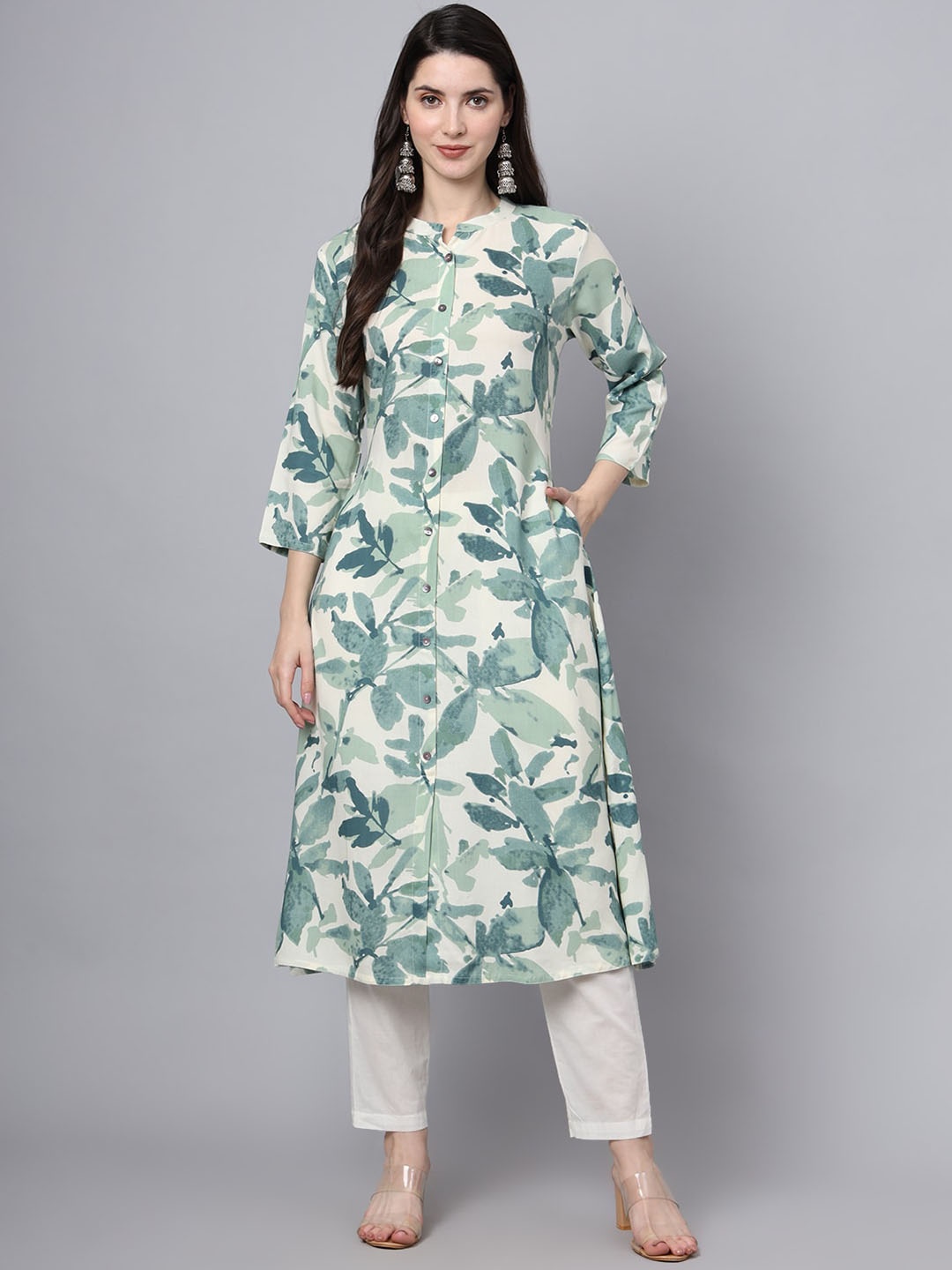 

Divena Floral Printed Mandarin Collar Panelled Roll-Up Sleeves A-Line Kurta, Green