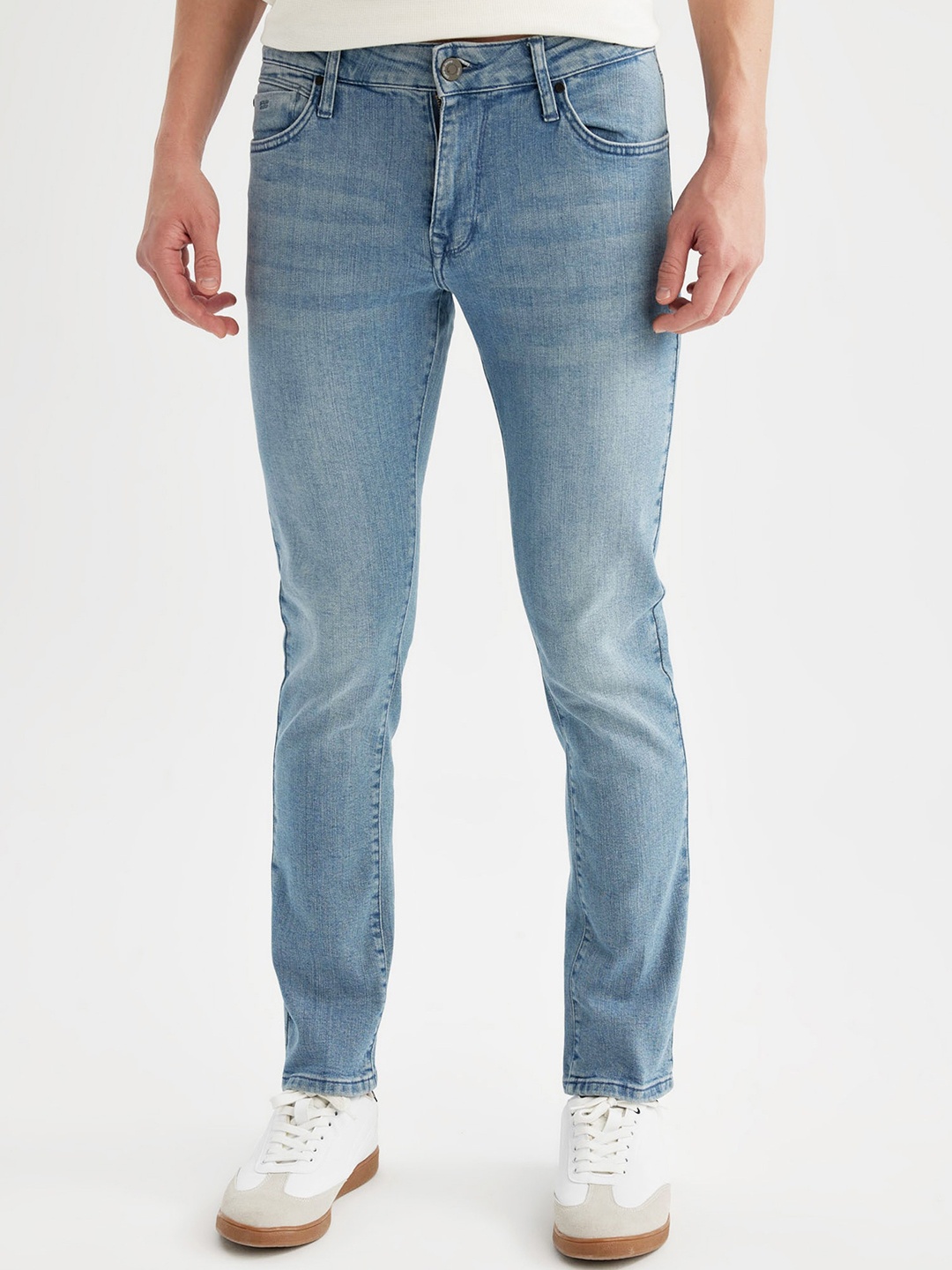 

DeFacto Men Mid Rise Clean Look Stretchable Jeans, Na