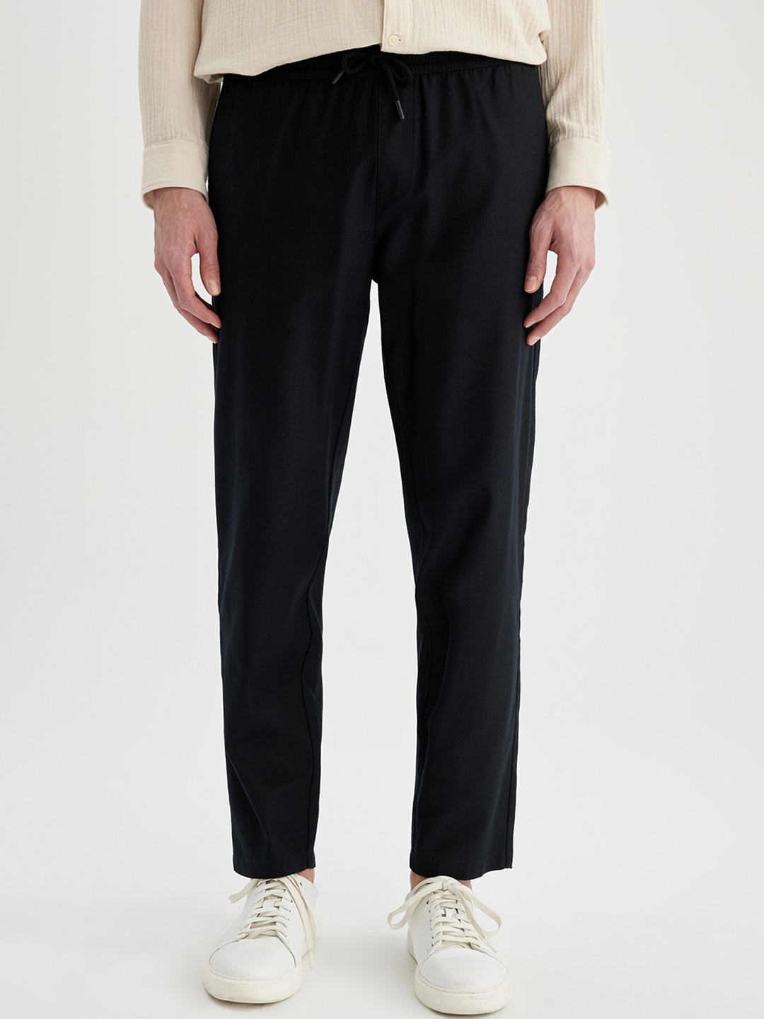 

DeFacto Men Mid Rise Regular Trousers, Navy blue