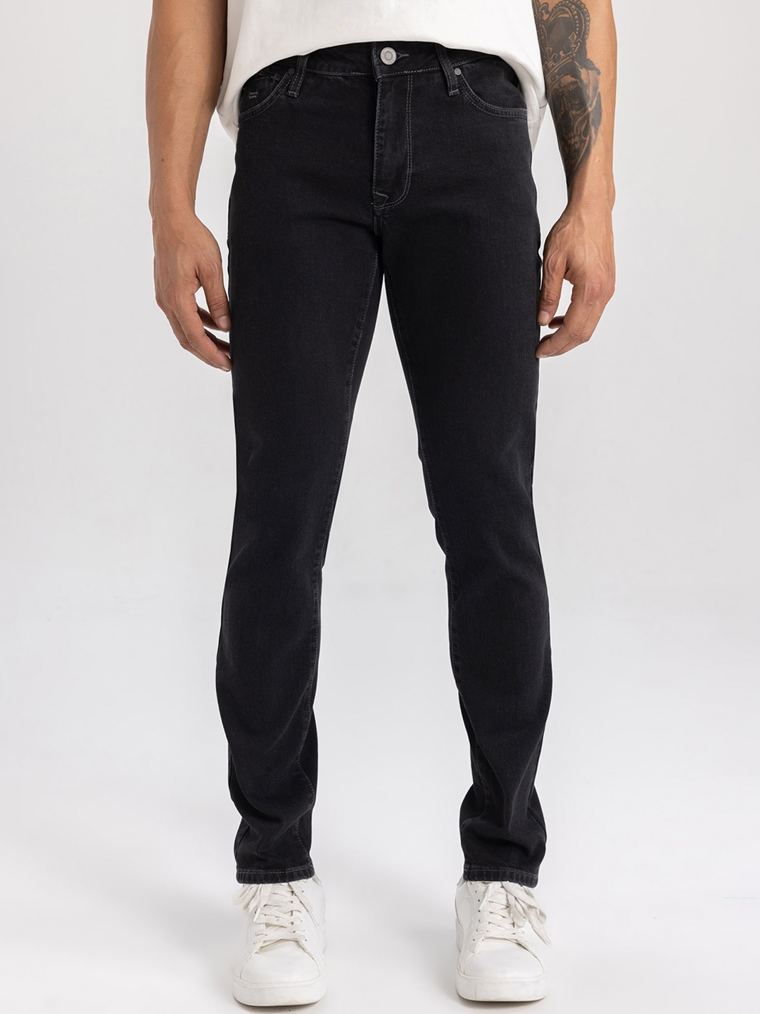 

DeFacto Men Mid Rise Clean Look Stretchable Jeans, Black