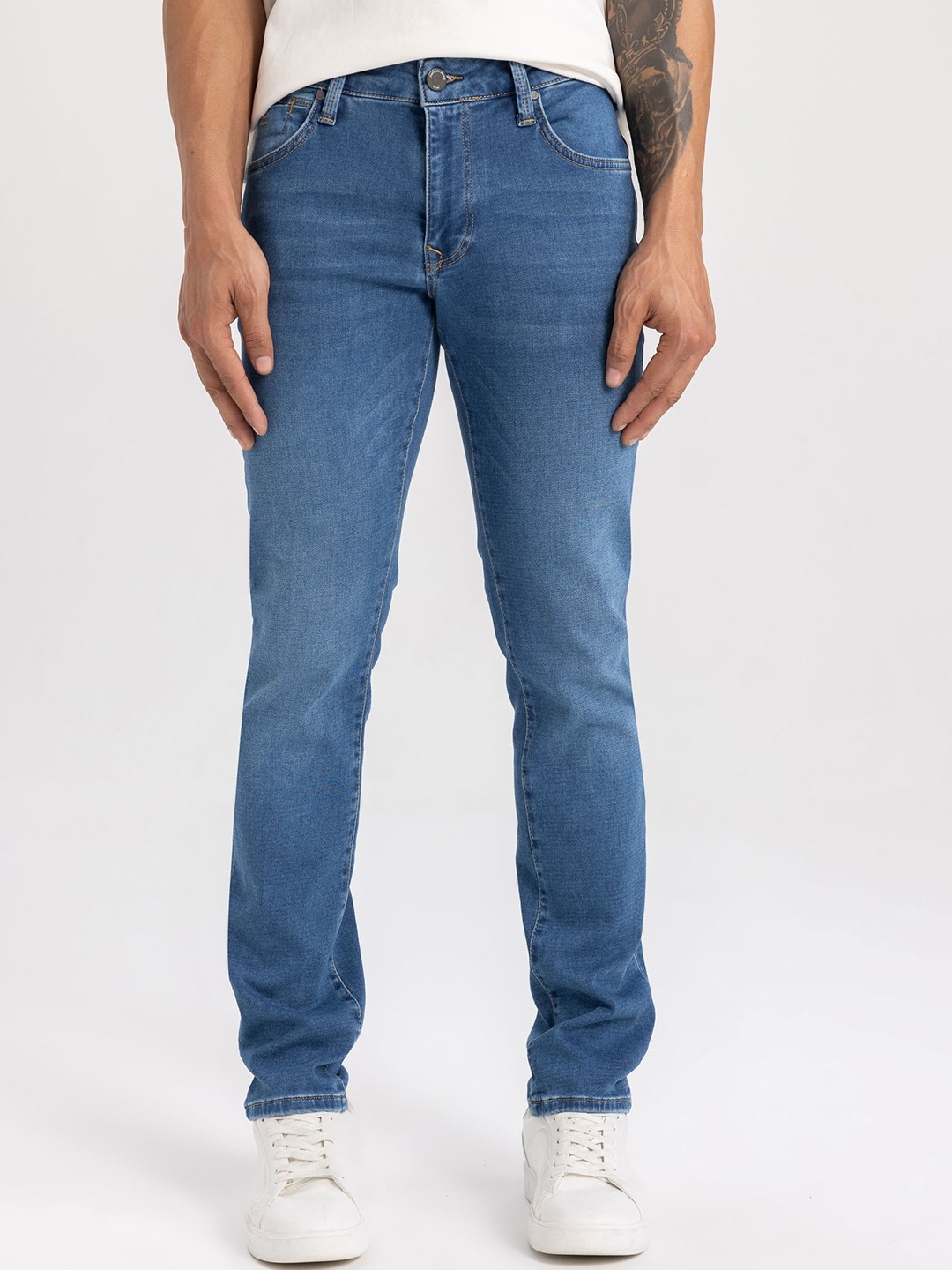

DeFacto Men Mid Rise Clean Look Light Fade Stretchable Jeans, Blue