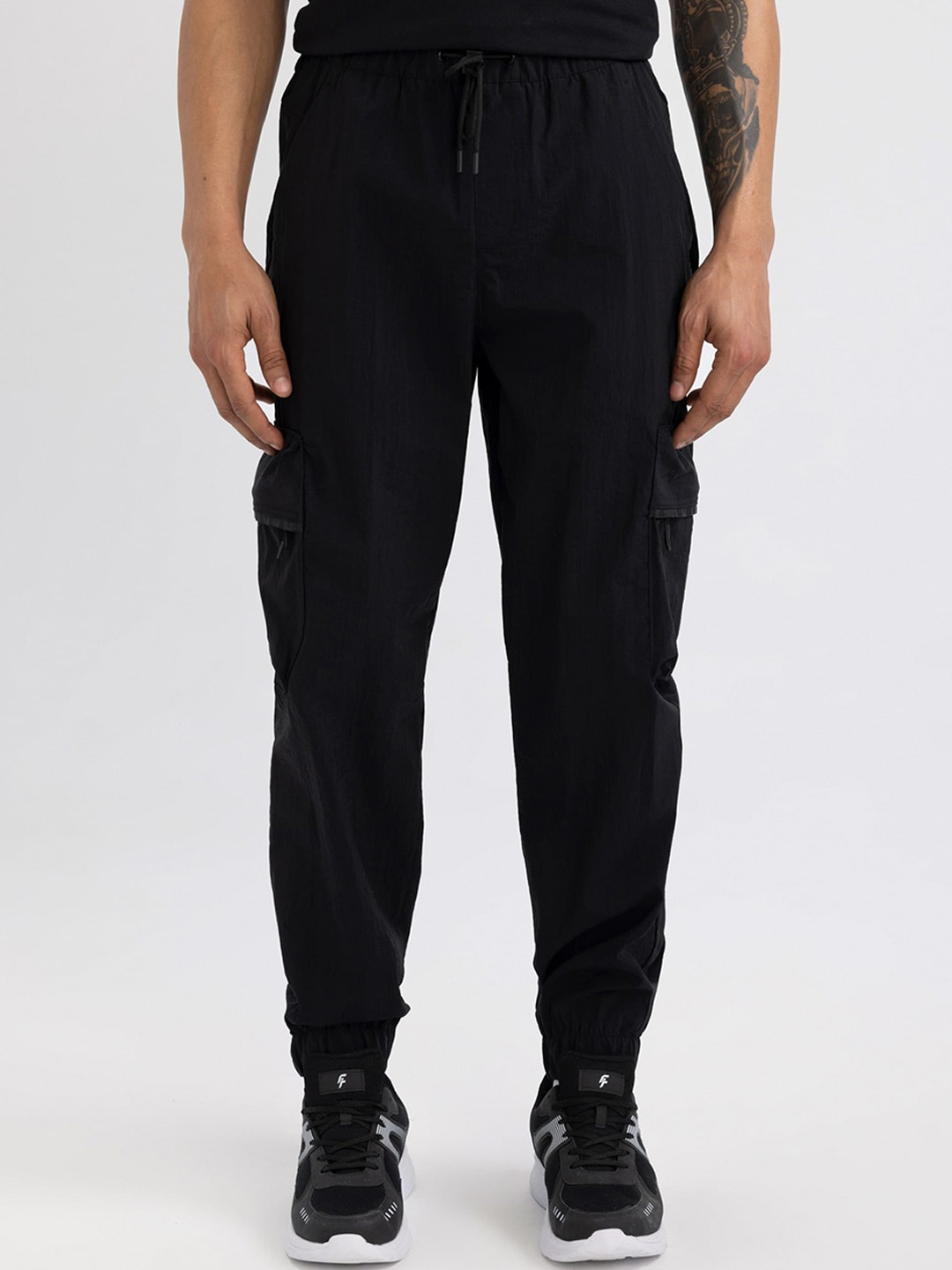 

DeFacto Men Mid Rise Cargos Joggers, Black