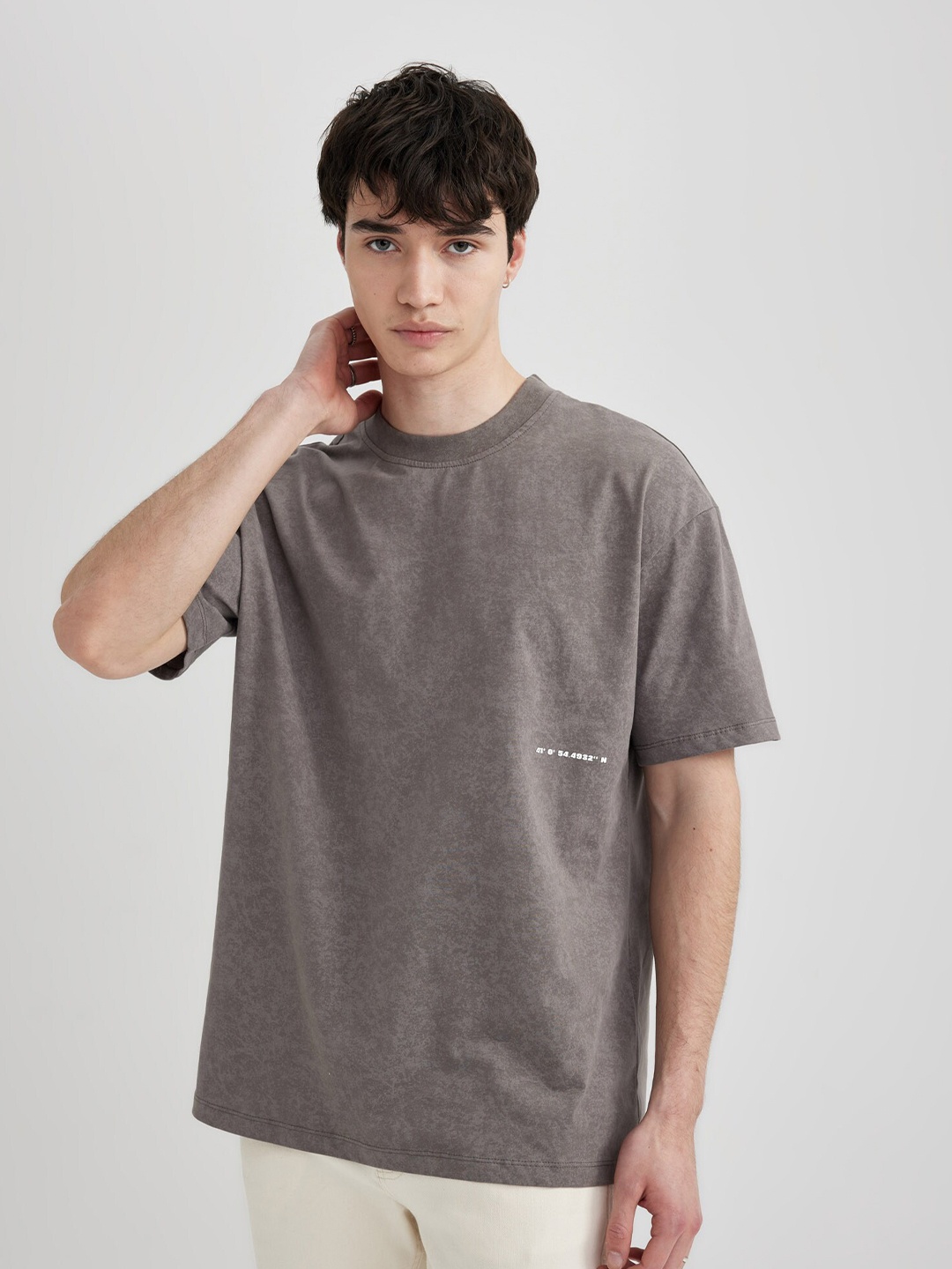 

DeFacto Men Raw Edge T-shirt, Coffee brown