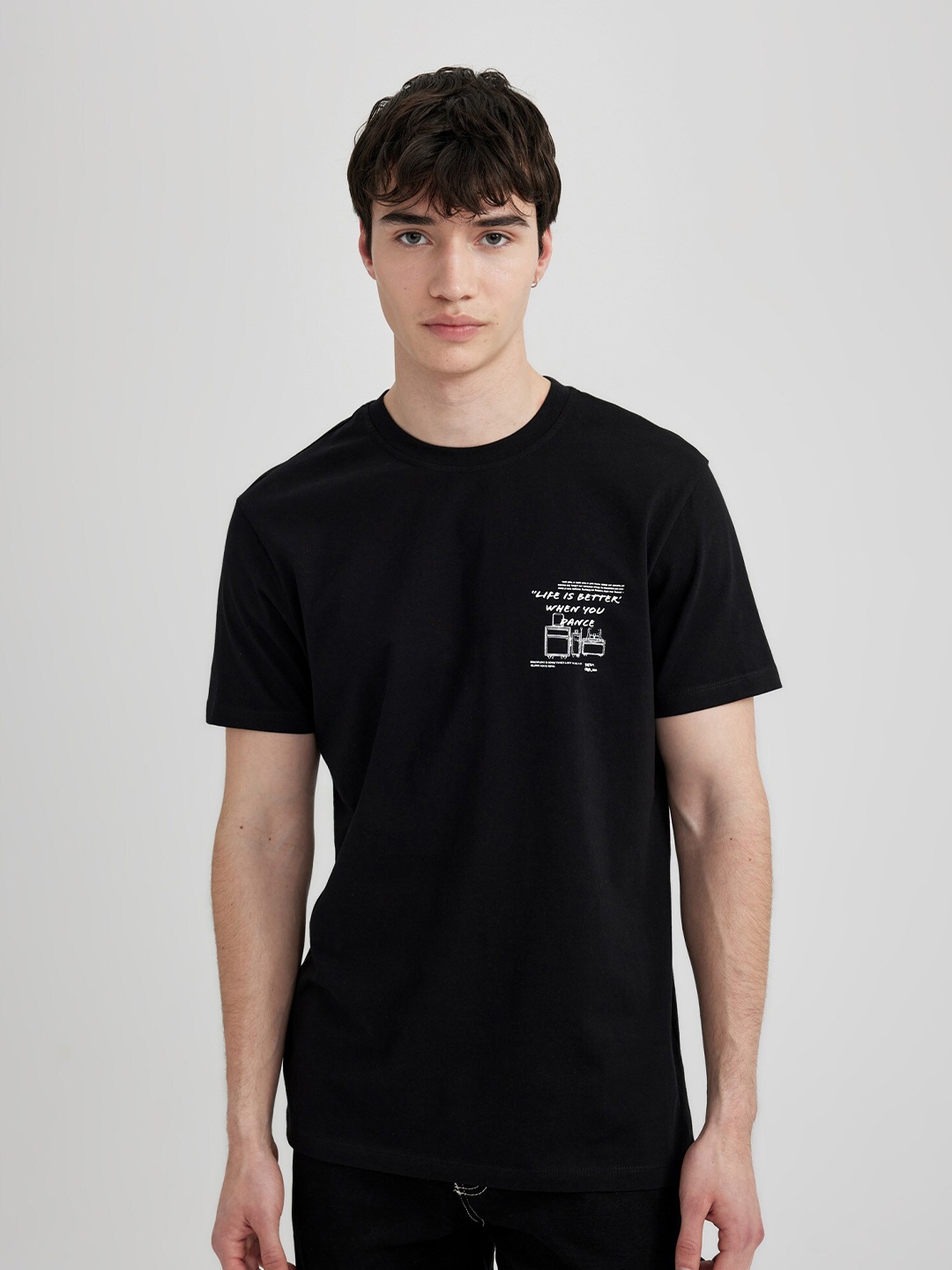 

DeFacto Men Pockets T-shirt, Na