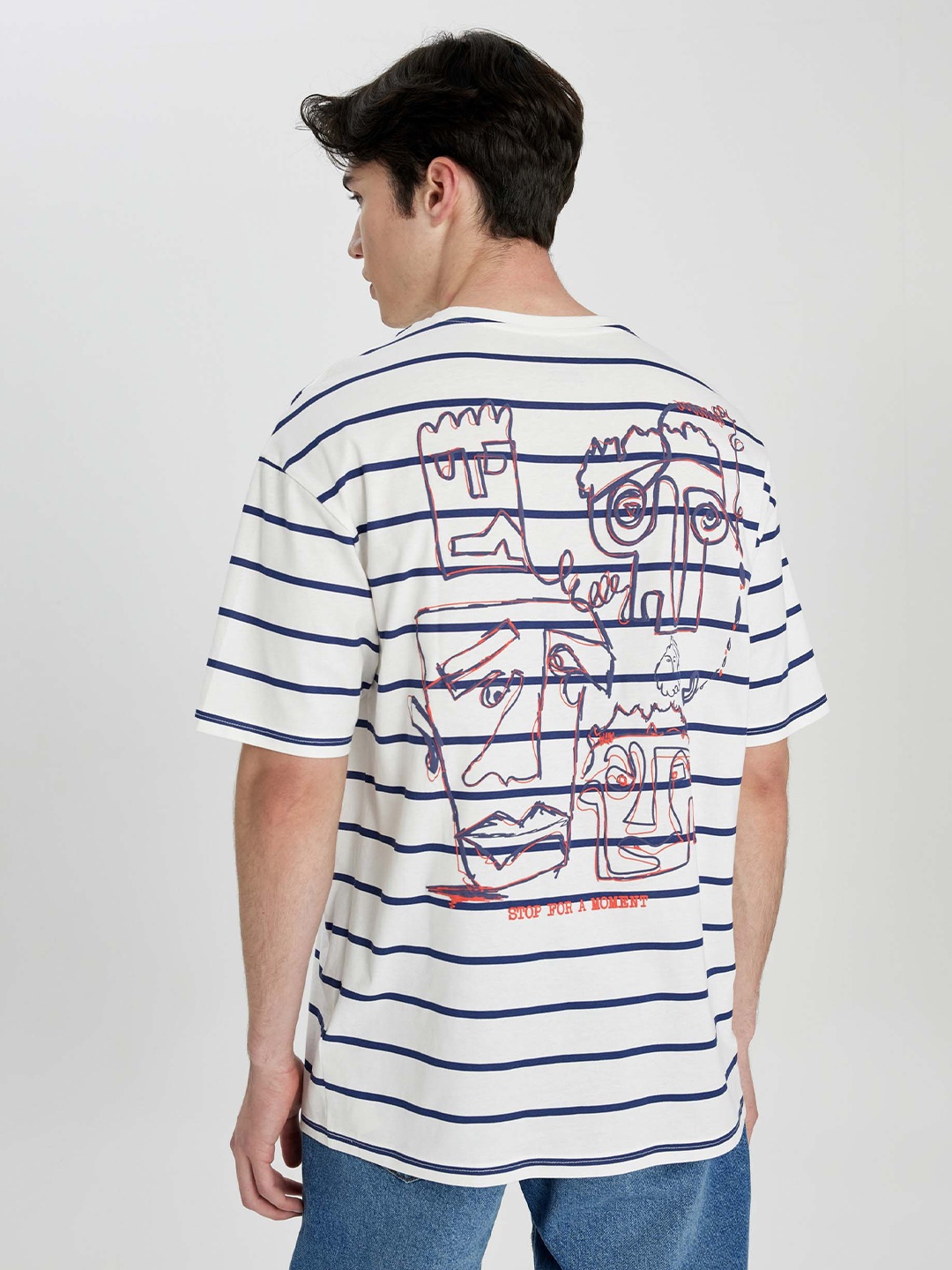 

DeFacto Men Striped Drop-Shoulder Sleeves Monochrome Raw Edge T-shirt, Na