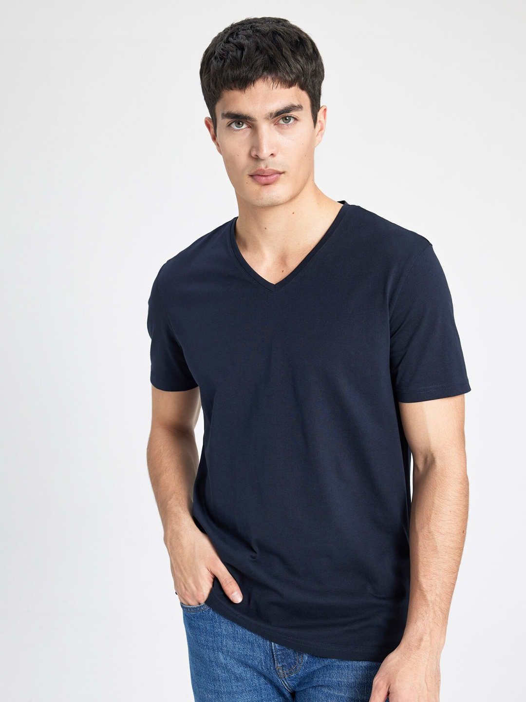 

DeFacto Men V-Neck T-shirt, Na