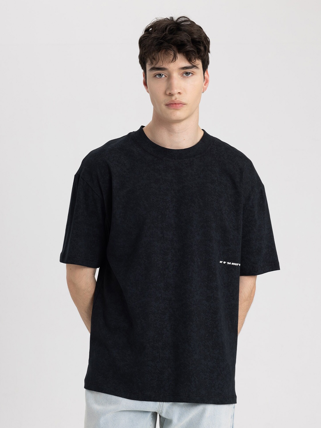 

DeFacto Men Raw Edge T-shirt, Black