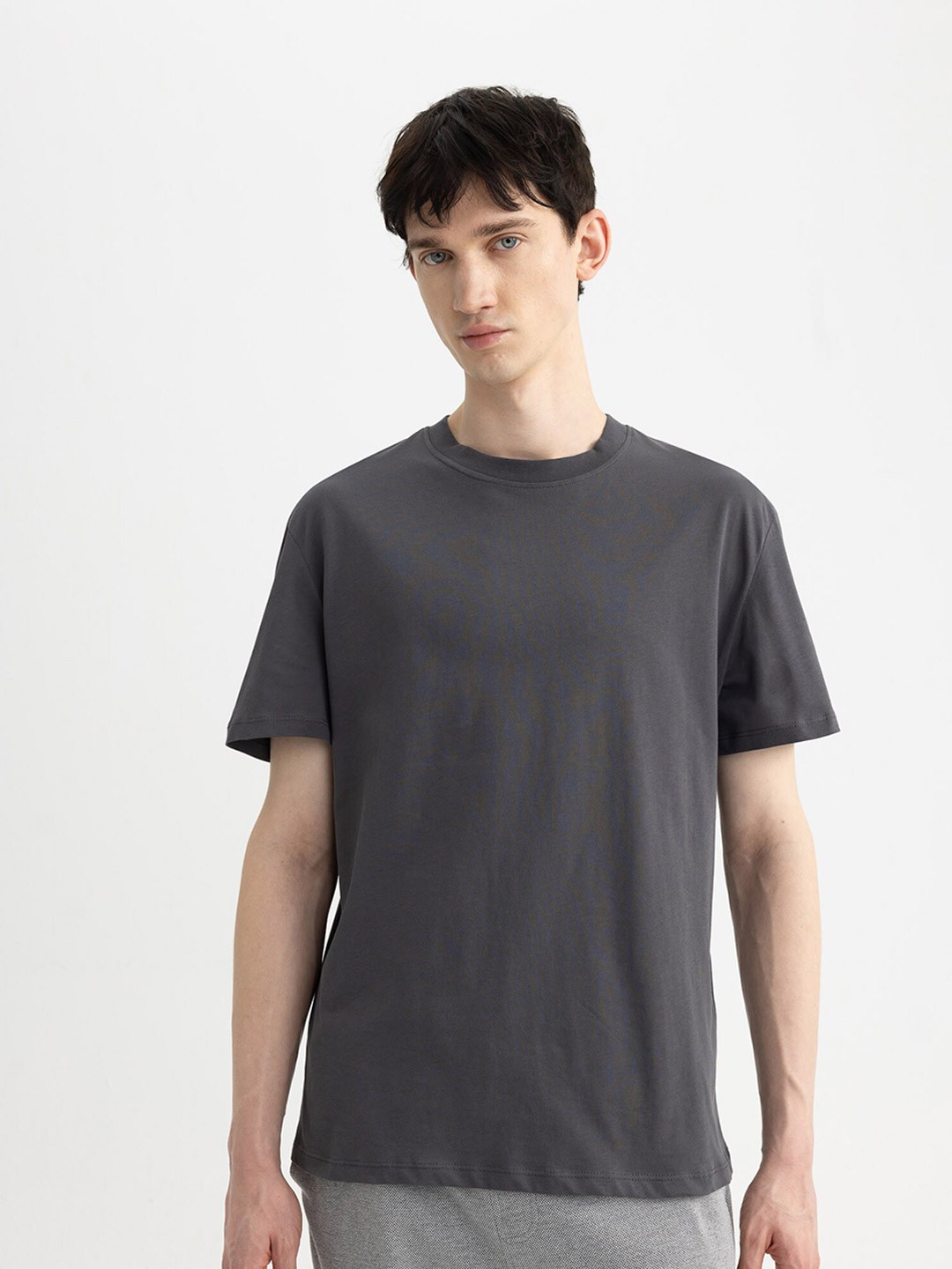 

DeFacto Men Pure Cotton Solid T-shirt, Black