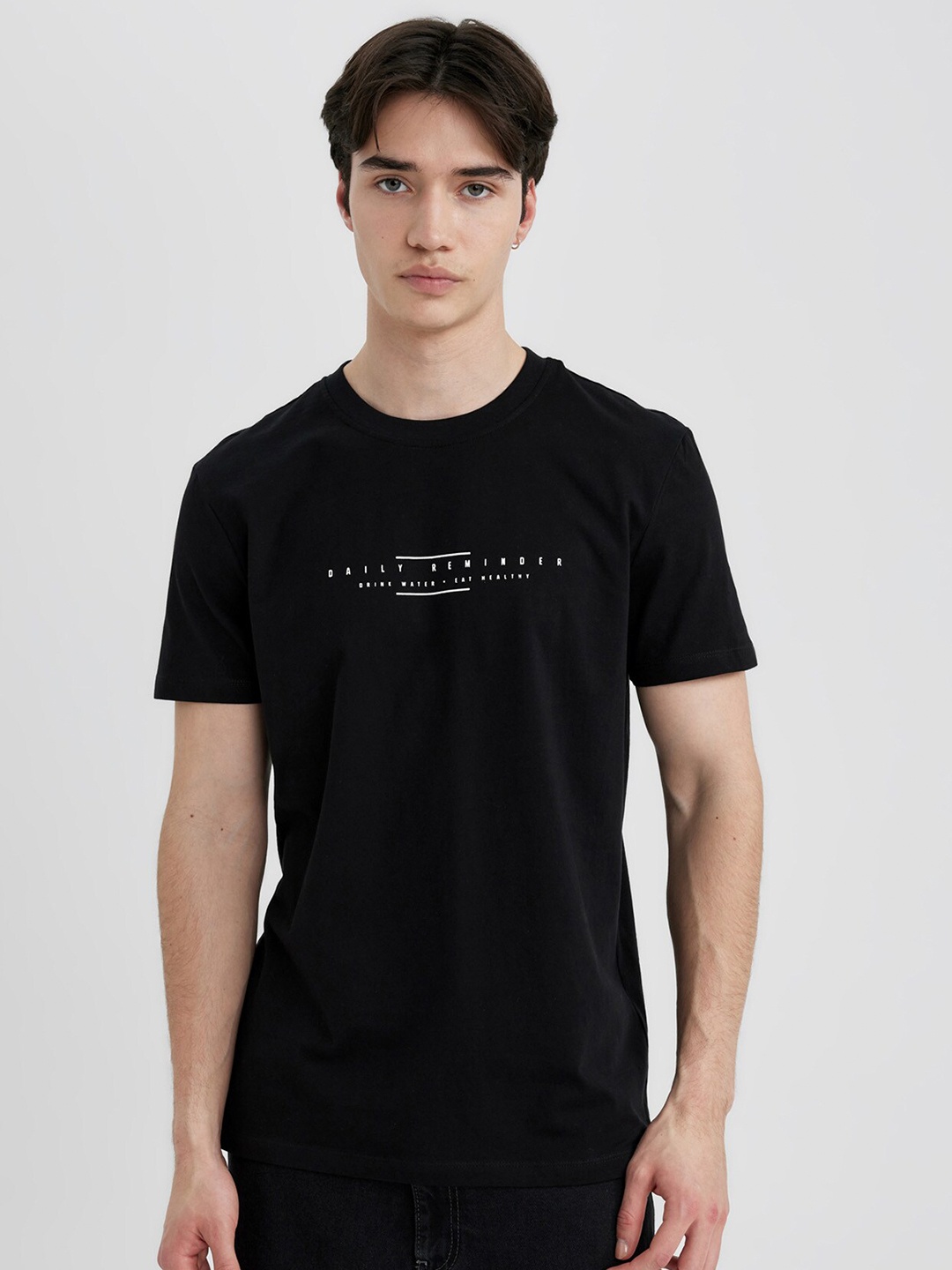 

DeFacto Men Typography Applique T-shirt, Black