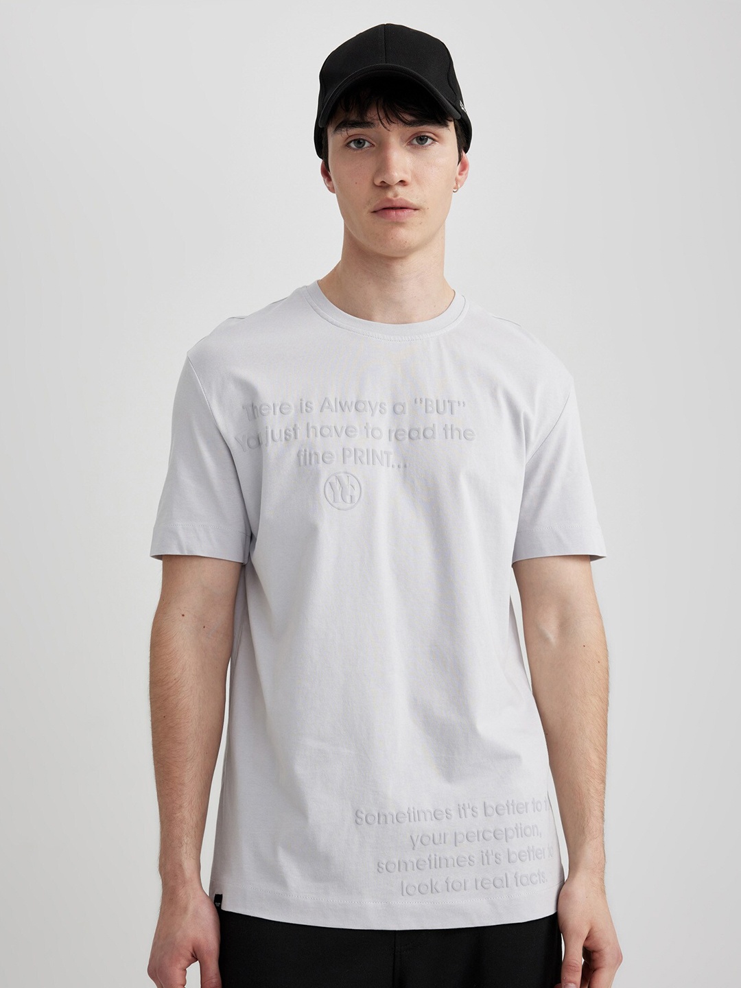 DeFacto Men pure cotton Typography Printed Raw Edge T-shirt, Grey