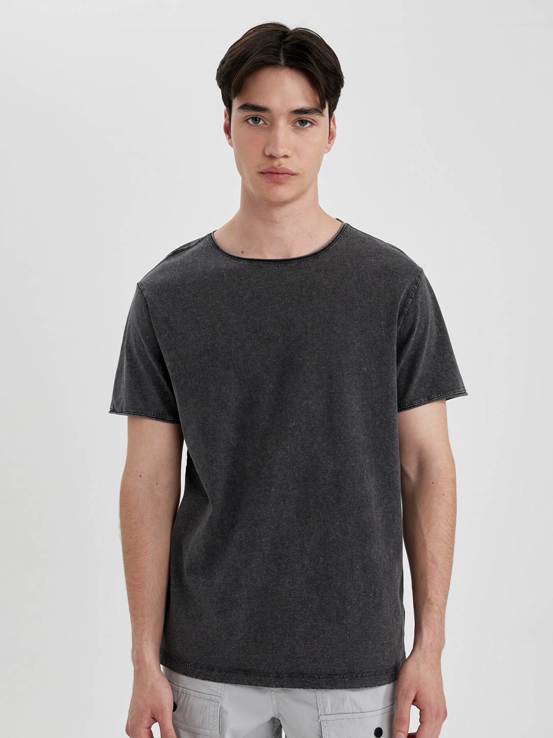 

DeFacto Men pure cotton Raw Edge T-shirt, Black