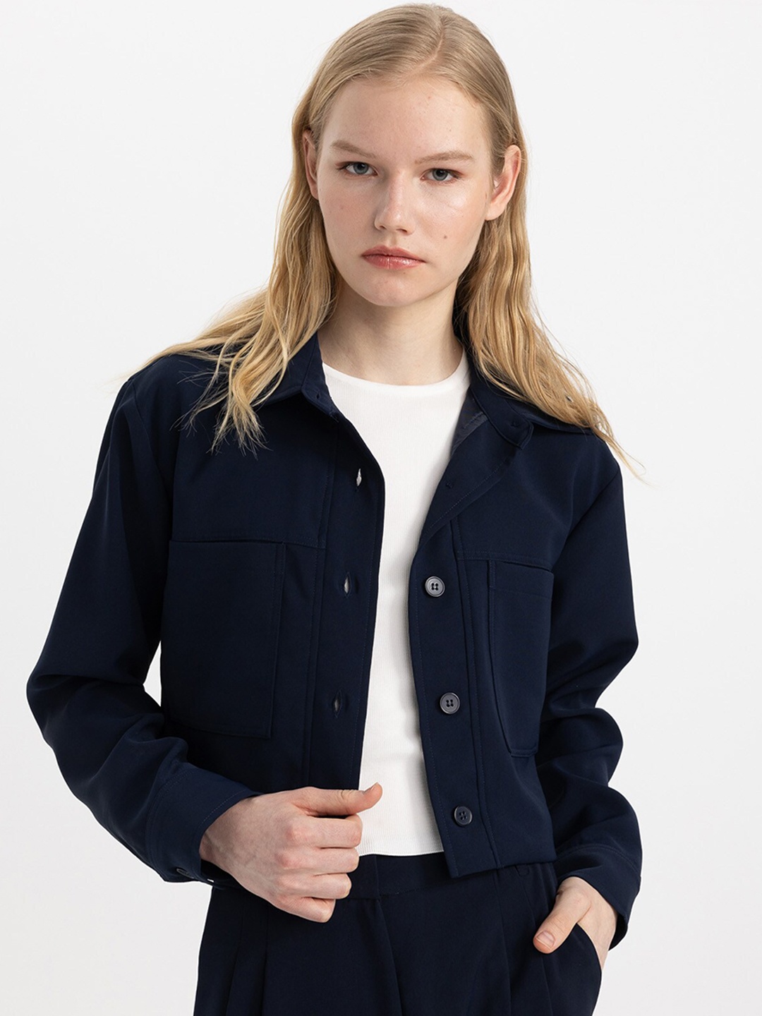 

DeFacto Spread Collar Crop Tailored Jacket, Navy blue