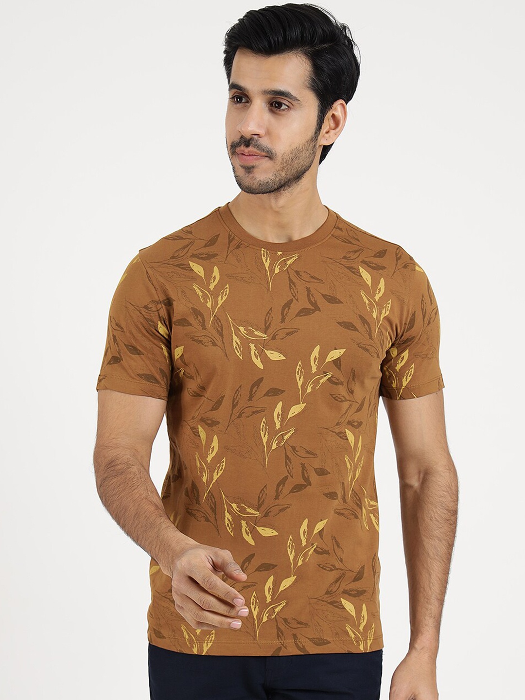 

Greenfibre Men Printed Slim Fit T-shirt, Khaki