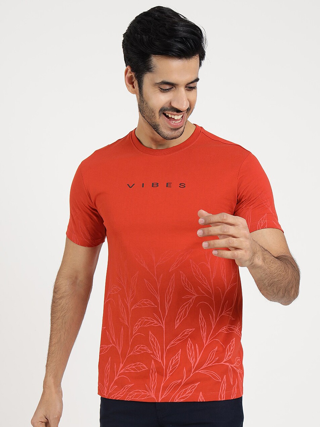 

Greenfibre Men Printed Slim Fit T-shirt, Red