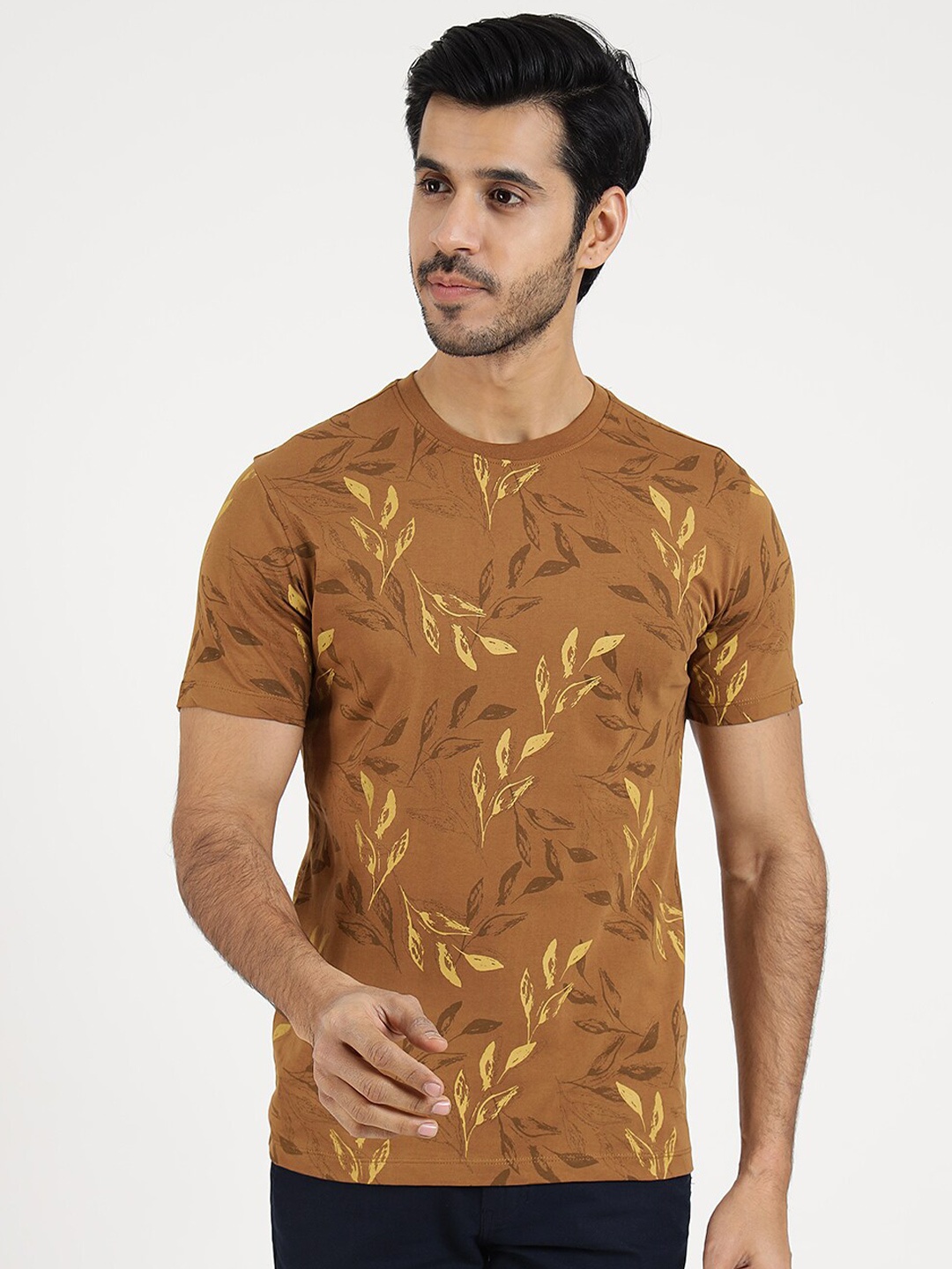 

Greenfibre Men Printed Slim Fit T-shirt, Khaki