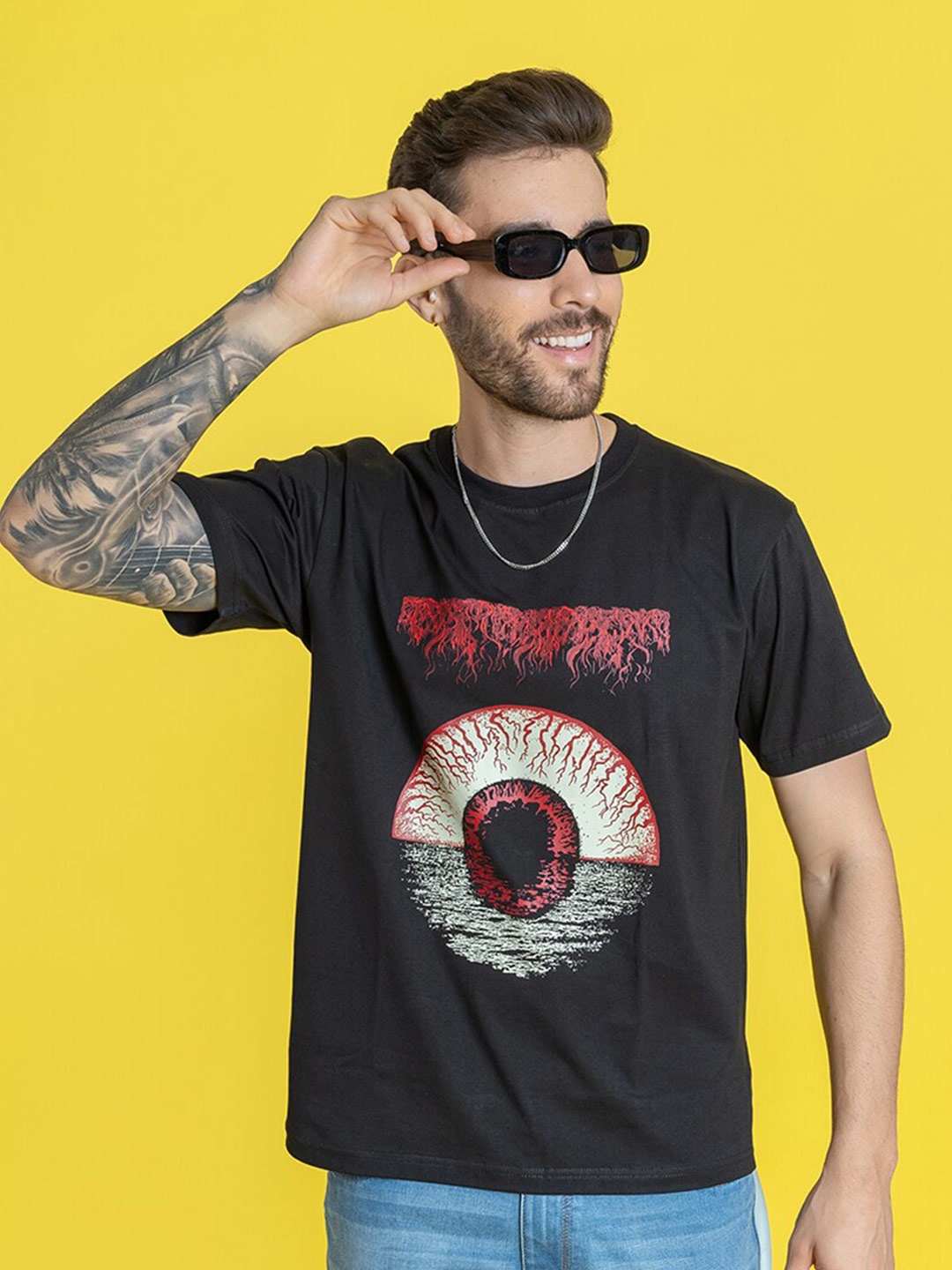 

PEPLOS Men Graphic Printed Applique T-shirt, Black